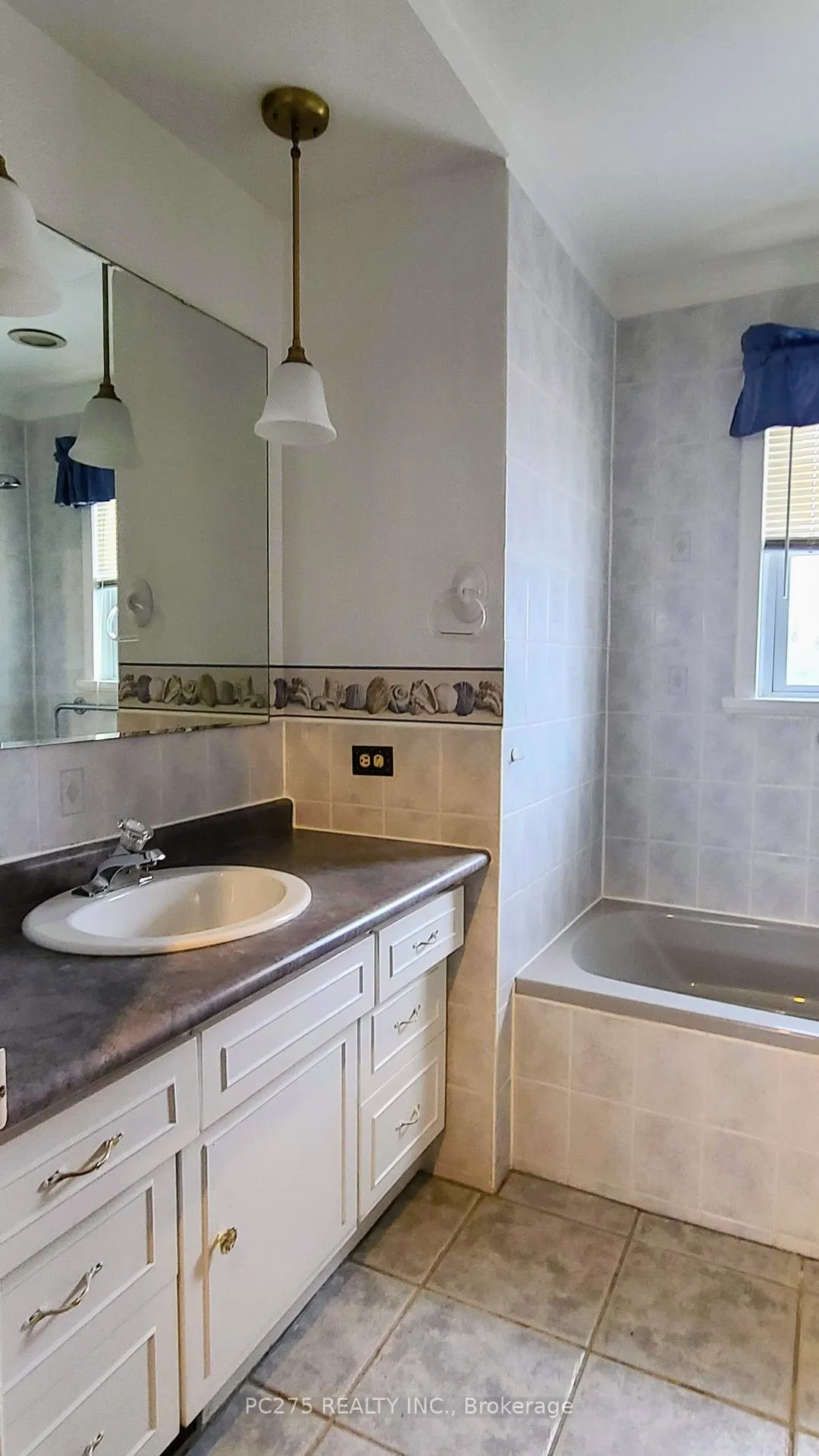 Photo 12 of 1531 Howland Avenue, London, East H — HOMEH