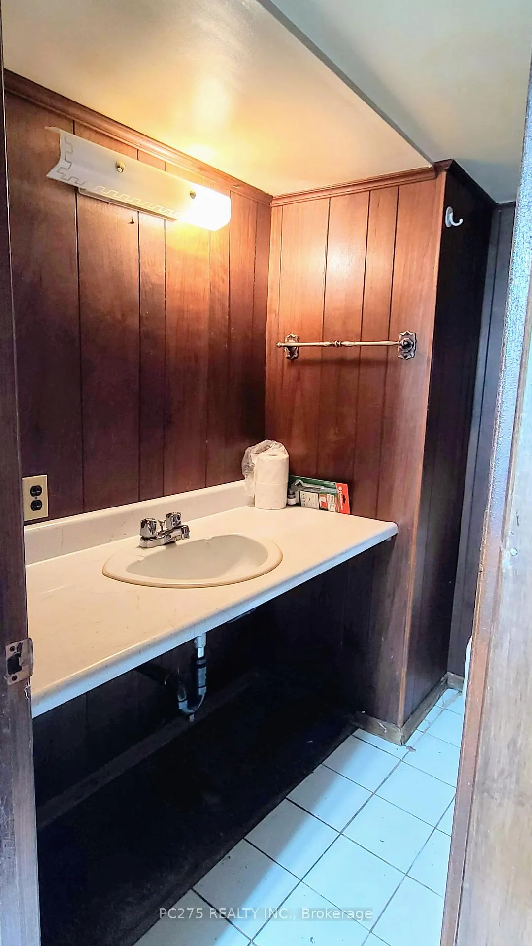 Photo 17 of 1531 Howland Avenue, London, East H — HOMEH