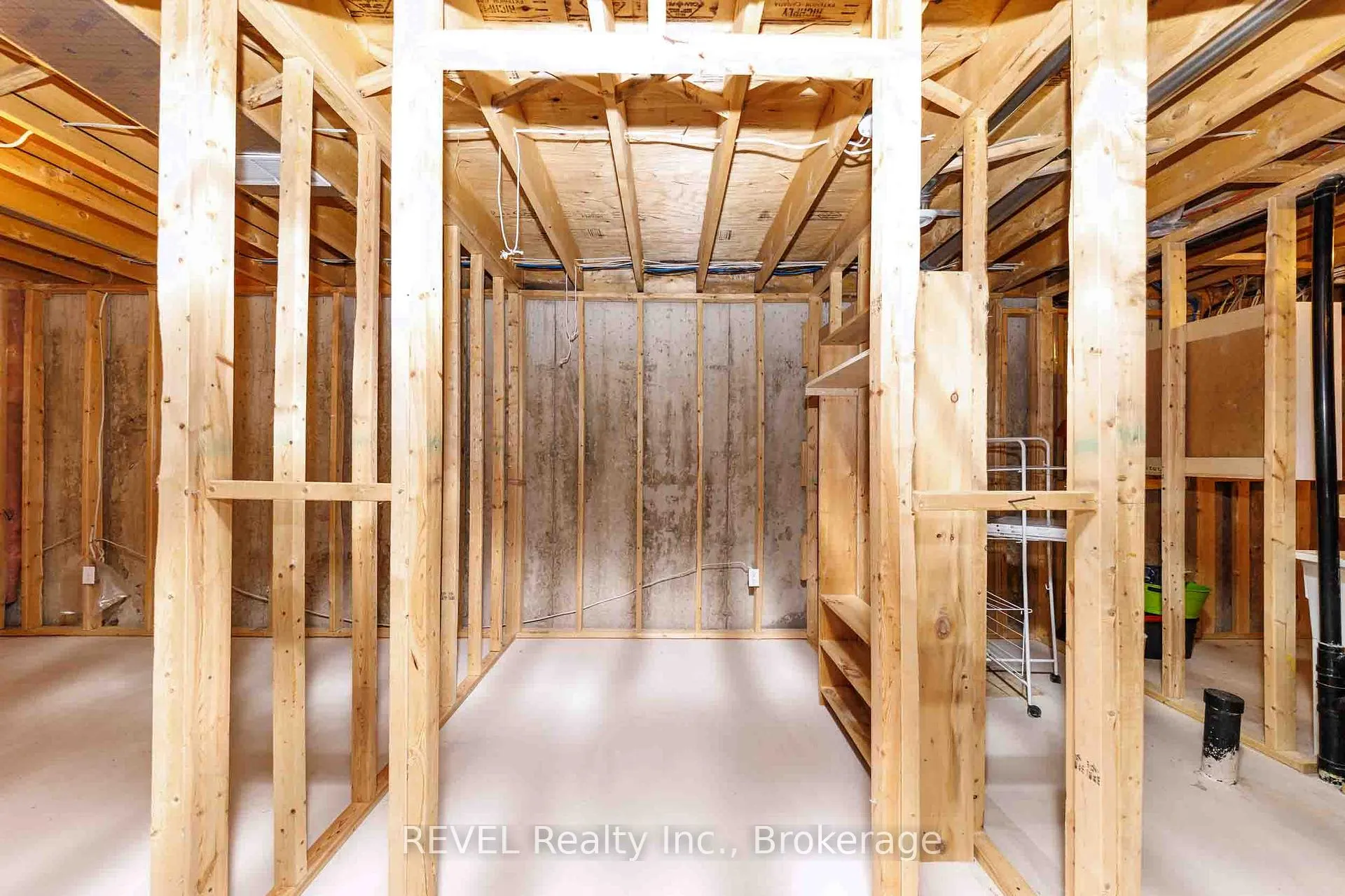 Photo 36 of 56 Tanner Drive, Pelham, Fonthill — HOMEH