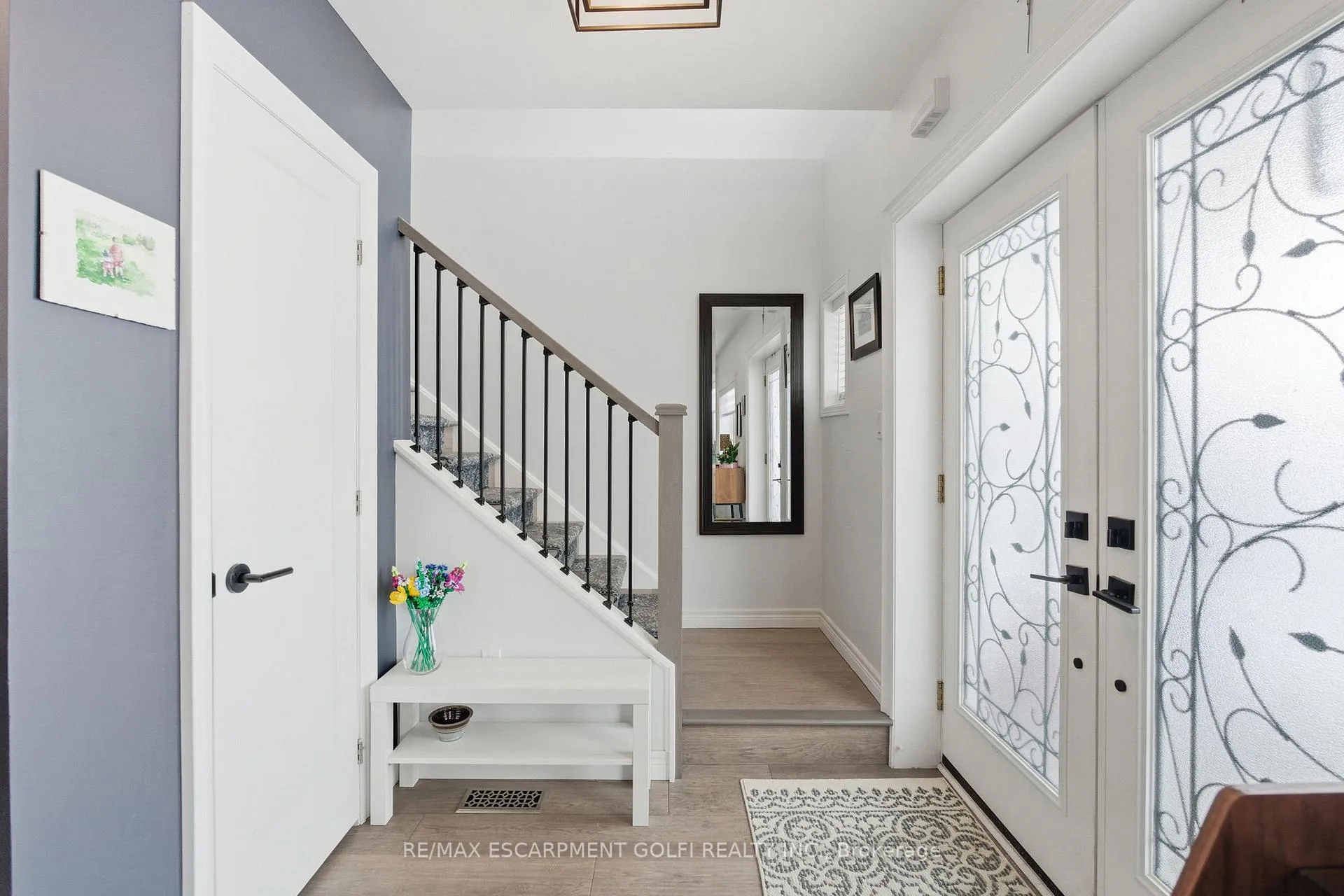 Photo 3 of 49 Brucedale Avenue E, Hamilton, Centremount — HOMEH