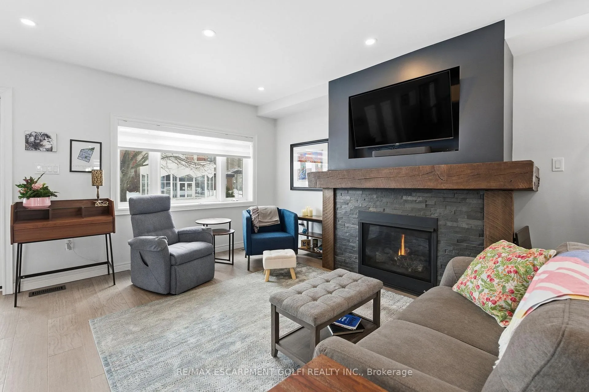 Photo 4 of 49 Brucedale Avenue E, Hamilton, Centremount — HOMEH