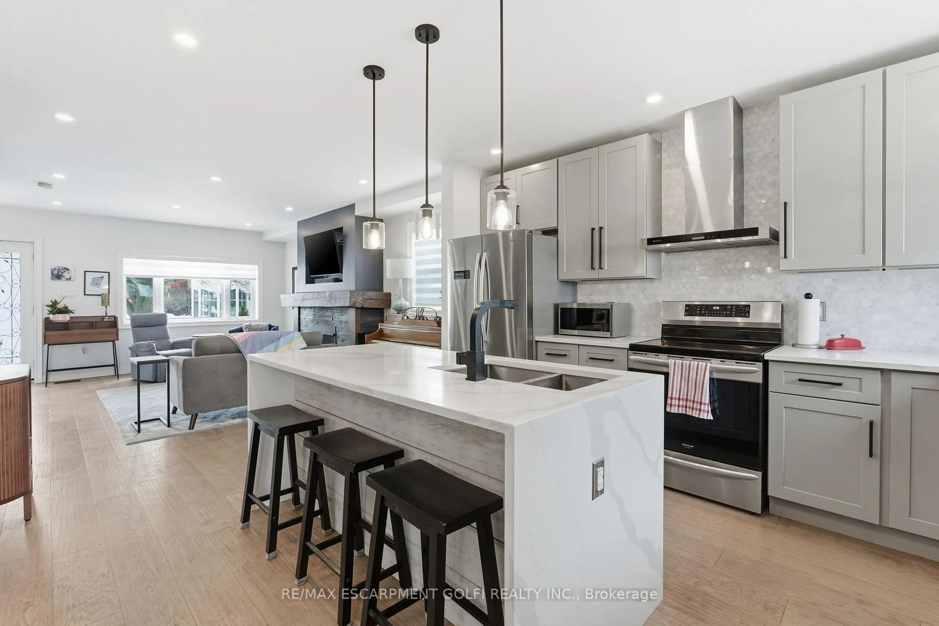 Photo 8 of 49 Brucedale Avenue E, Hamilton, Centremount — HOMEH