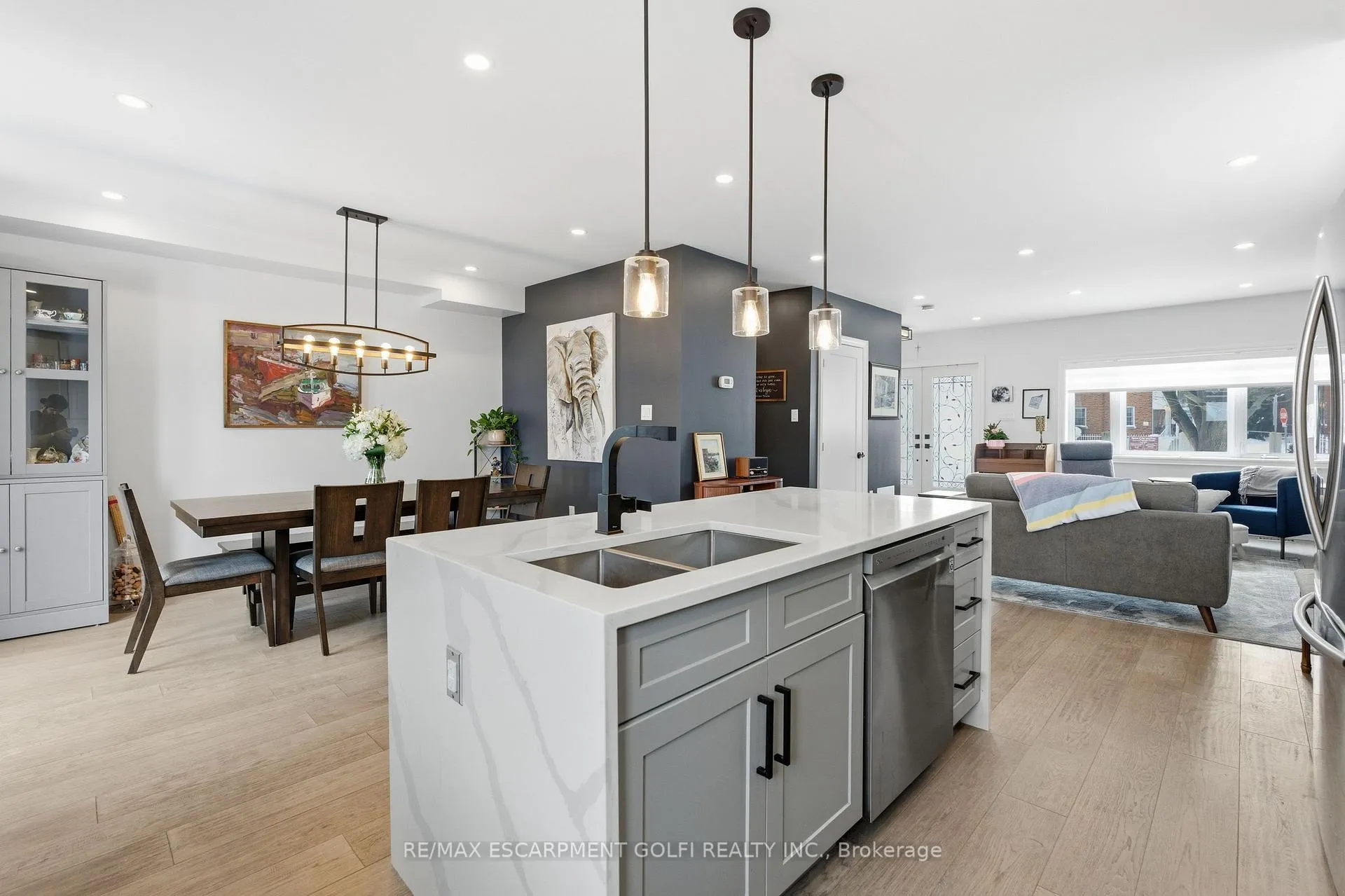 Photo 10 of 49 Brucedale Avenue E, Hamilton, Centremount — HOMEH