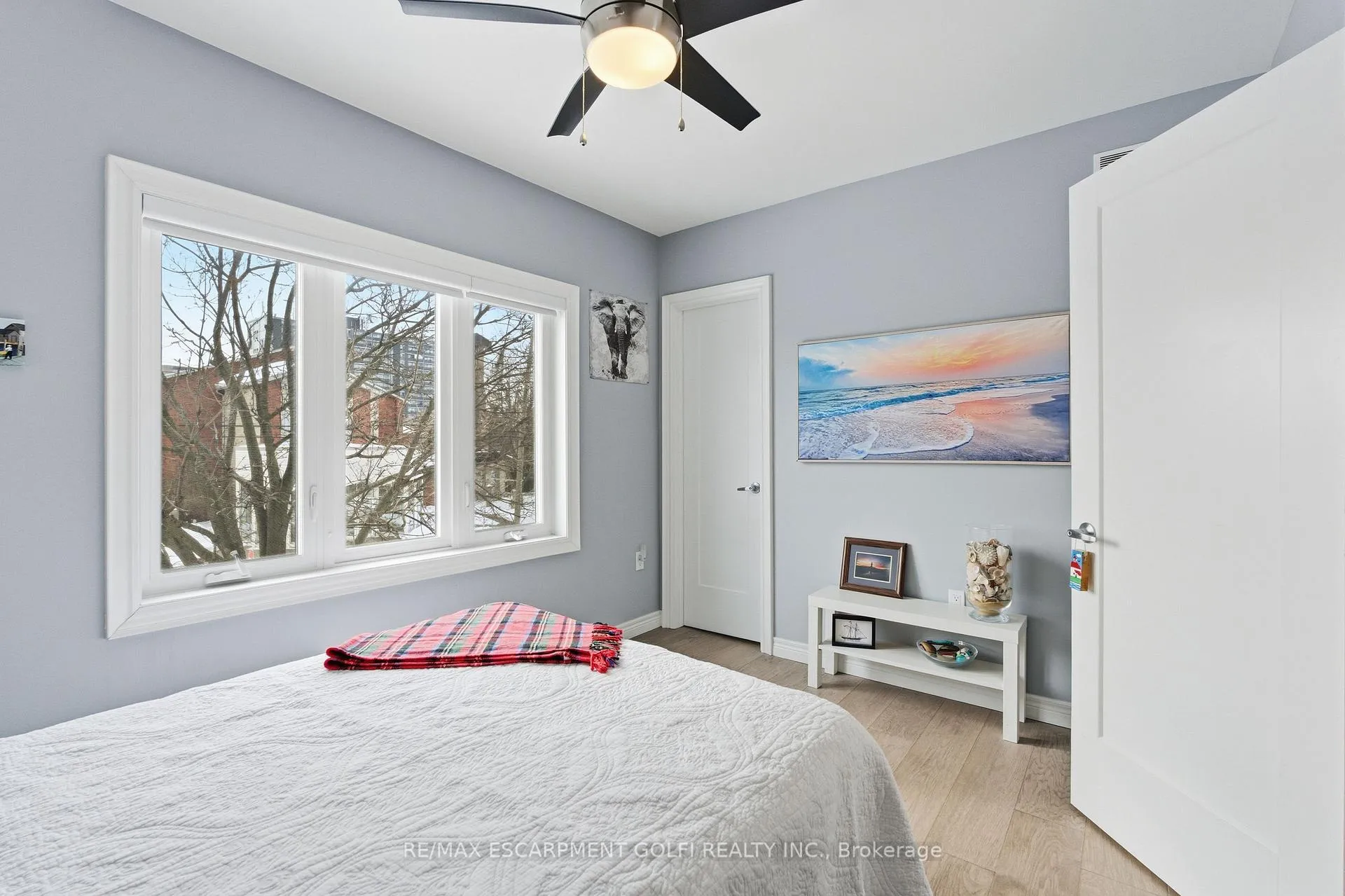 Photo 17 of 49 Brucedale Avenue E, Hamilton, Centremount — HOMEH