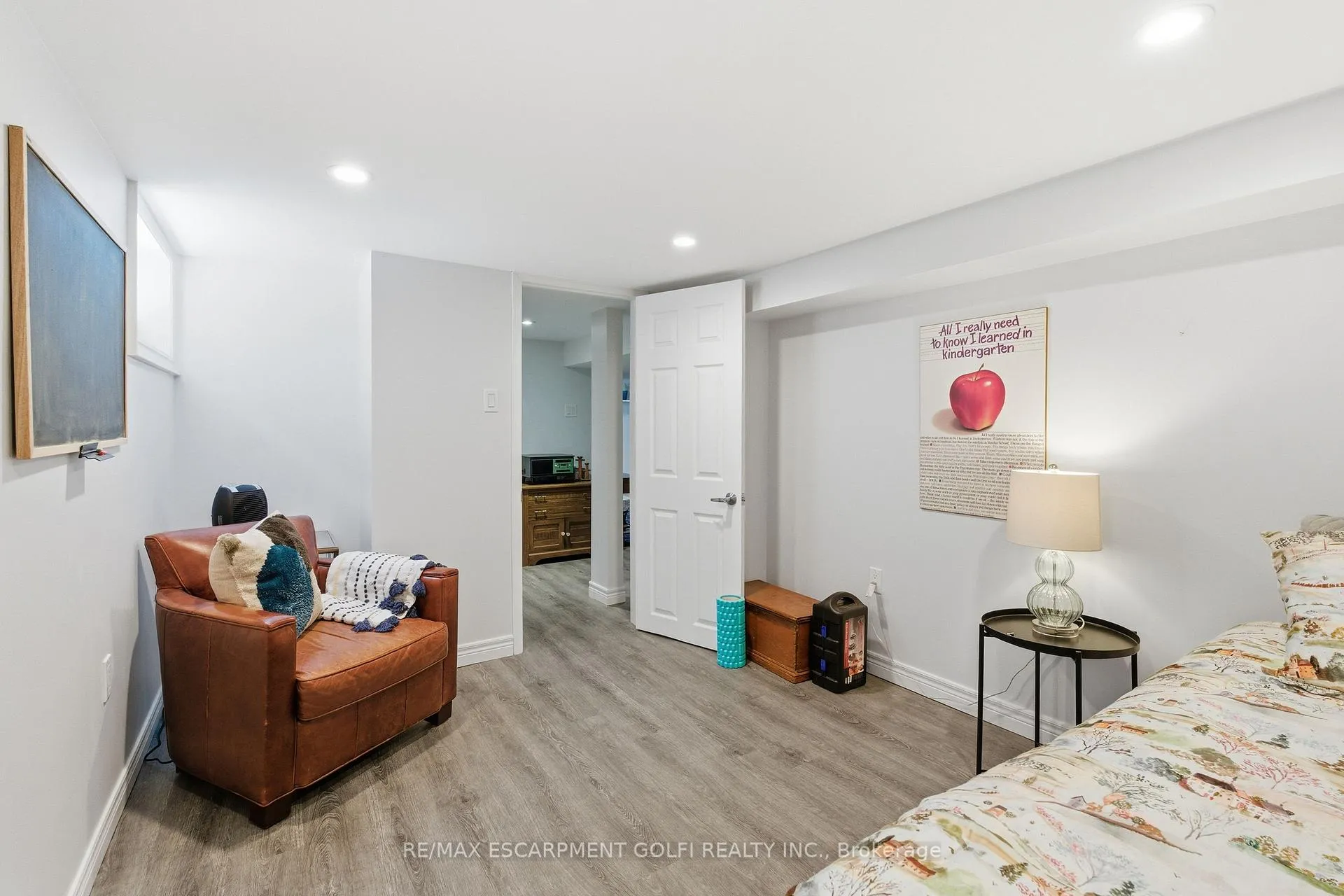 Photo 27 of 49 Brucedale Avenue E, Hamilton, Centremount — HOMEH