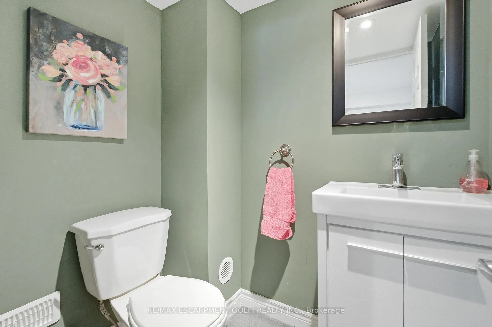 Photo 28 of 49 Brucedale Avenue E, Hamilton, Centremount — HOMEH