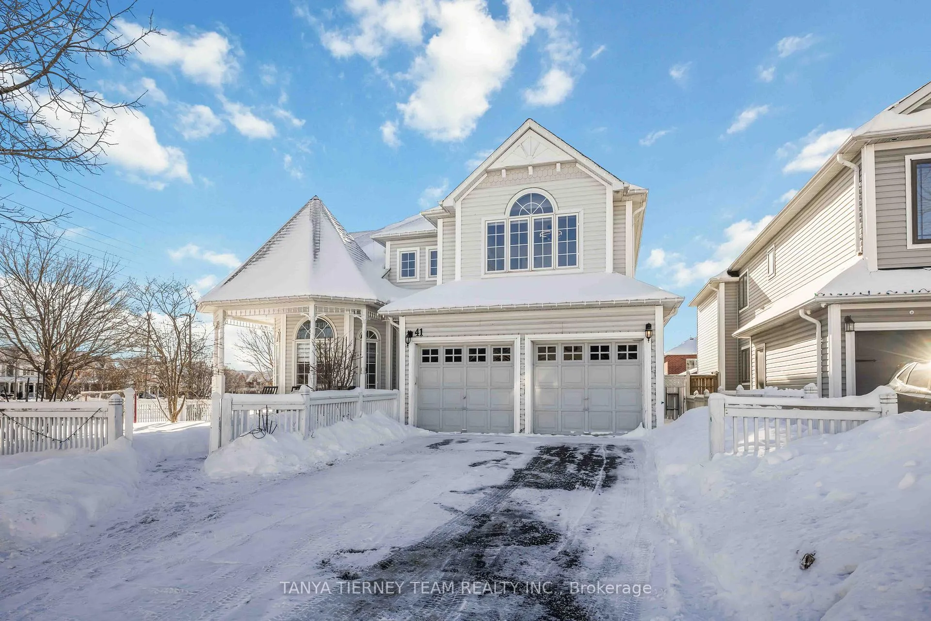Photo 2 of 41 Apsley Crescent, Whitby, Brooklin — HOMEH