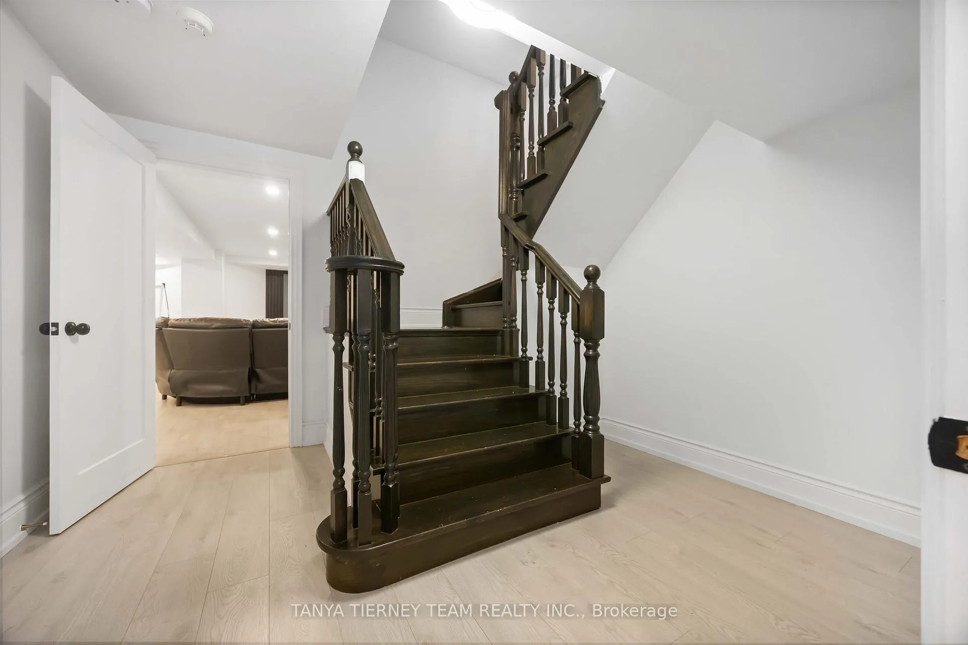 Photo 37 of 41 Apsley Crescent, Whitby, Brooklin — HOMEH
