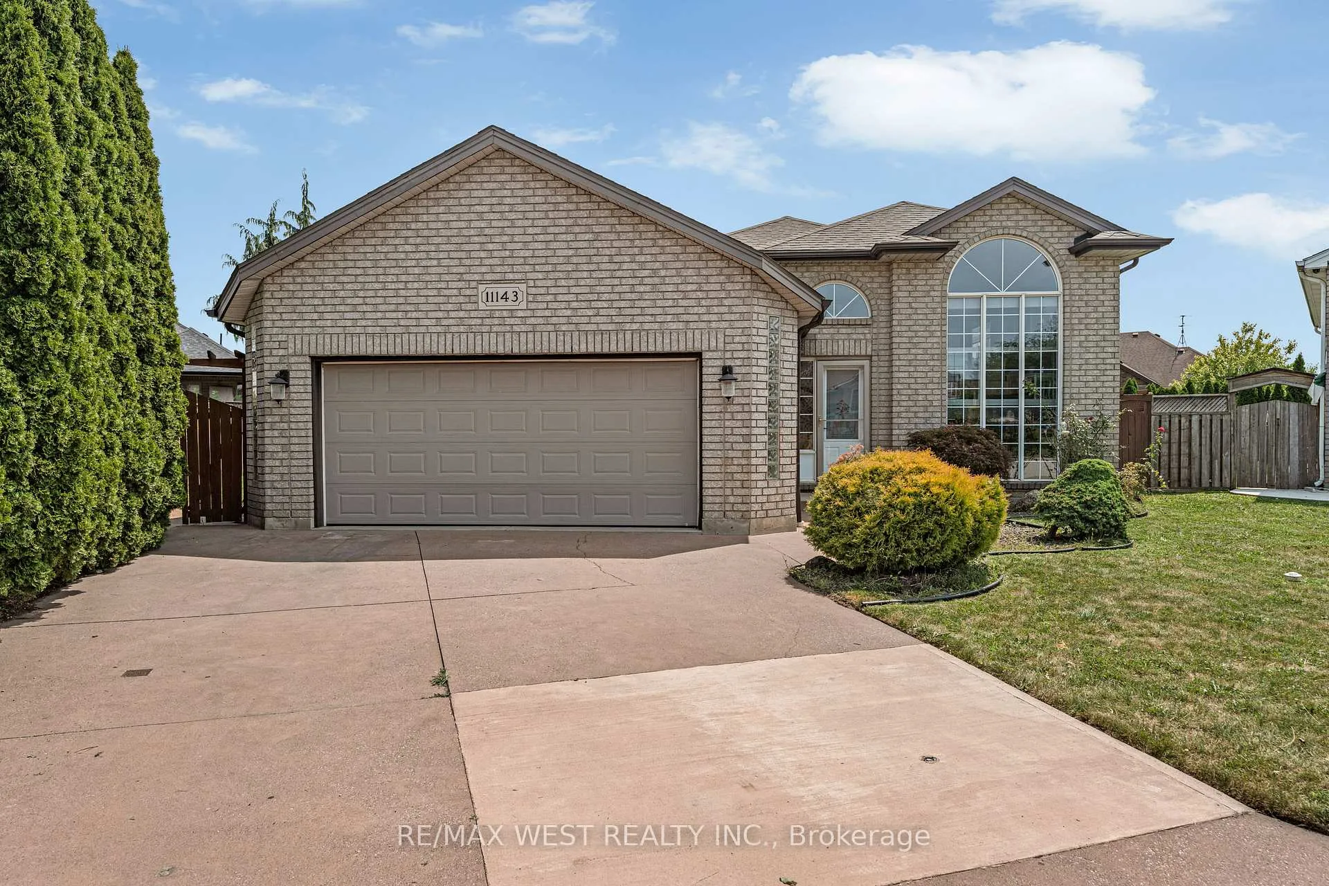 Photo 3 of 11143 Ancona Crescent, Windsor — HOMEH