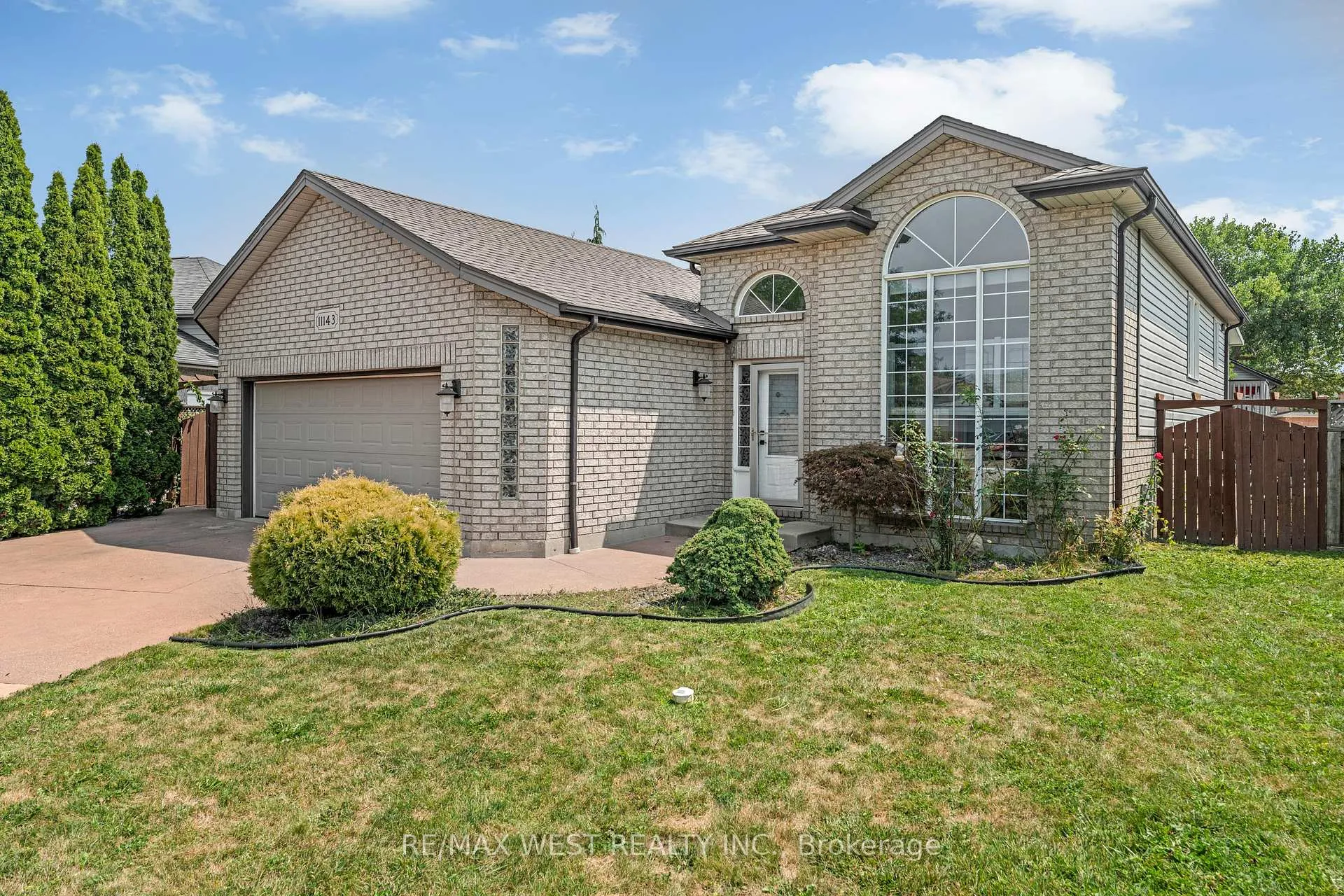 Photo 4 of 11143 Ancona Crescent, Windsor — HOMEH
