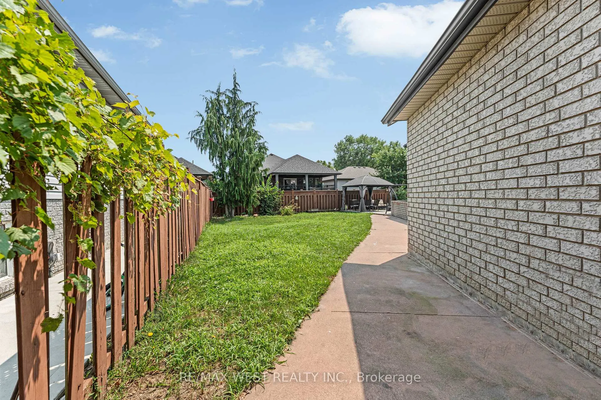 Photo 6 of 11143 Ancona Crescent, Windsor — HOMEH