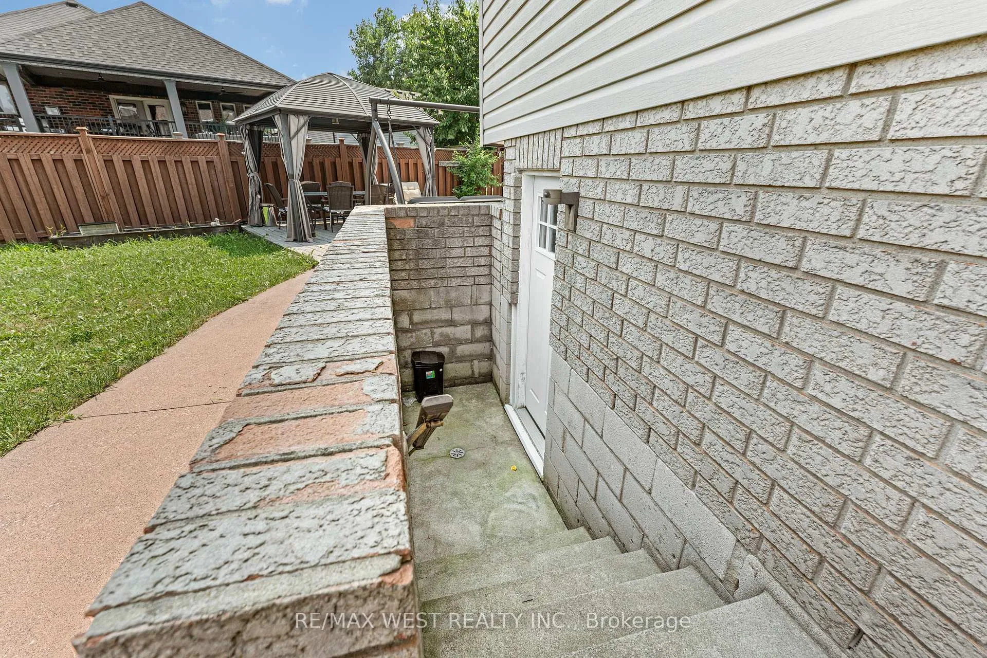Photo 8 of 11143 Ancona Crescent, Windsor — HOMEH