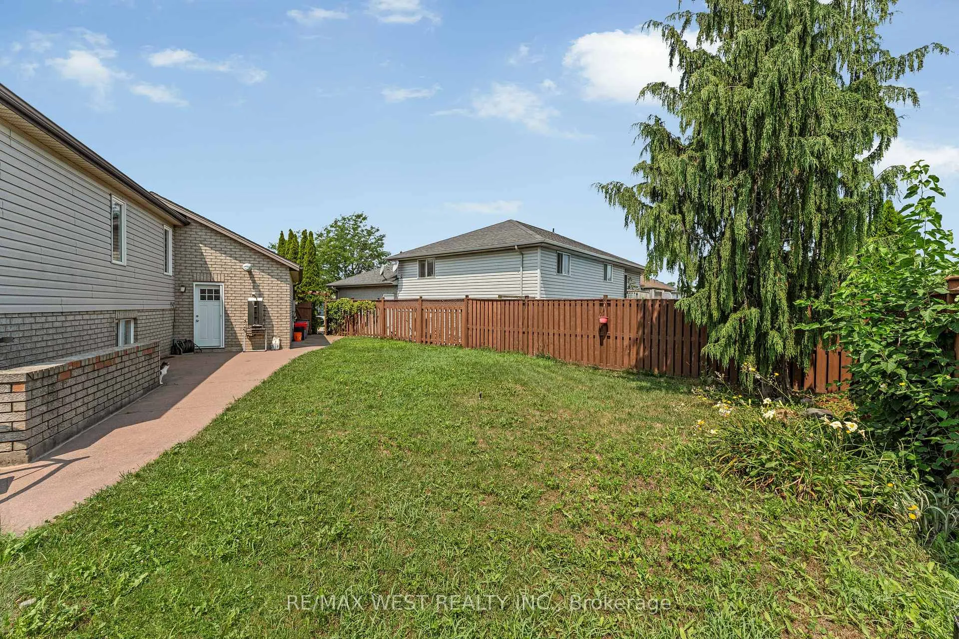 Photo 10 of 11143 Ancona Crescent, Windsor — HOMEH
