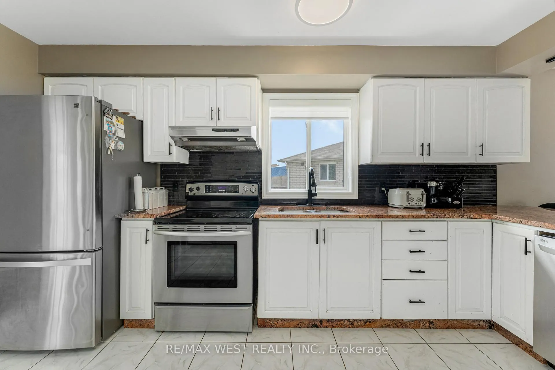 Photo 23 of 11143 Ancona Crescent, Windsor — HOMEH