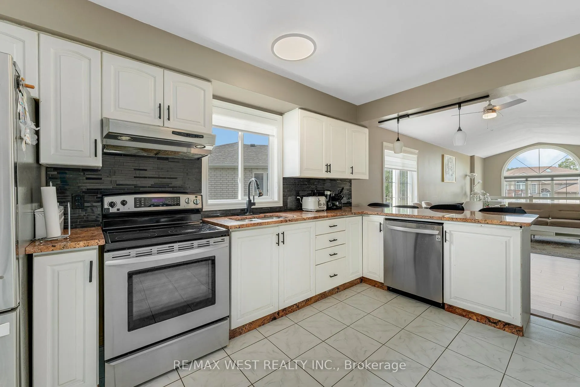 Photo 24 of 11143 Ancona Crescent, Windsor — HOMEH
