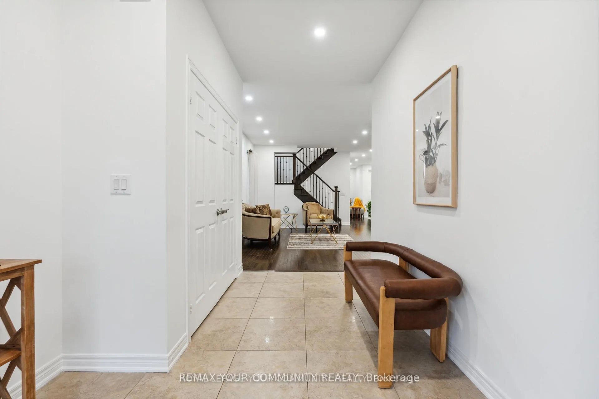 Photo 5 of 26 Ivy Jay Crescent, Aurora, Bayview Northeast — HOMEH