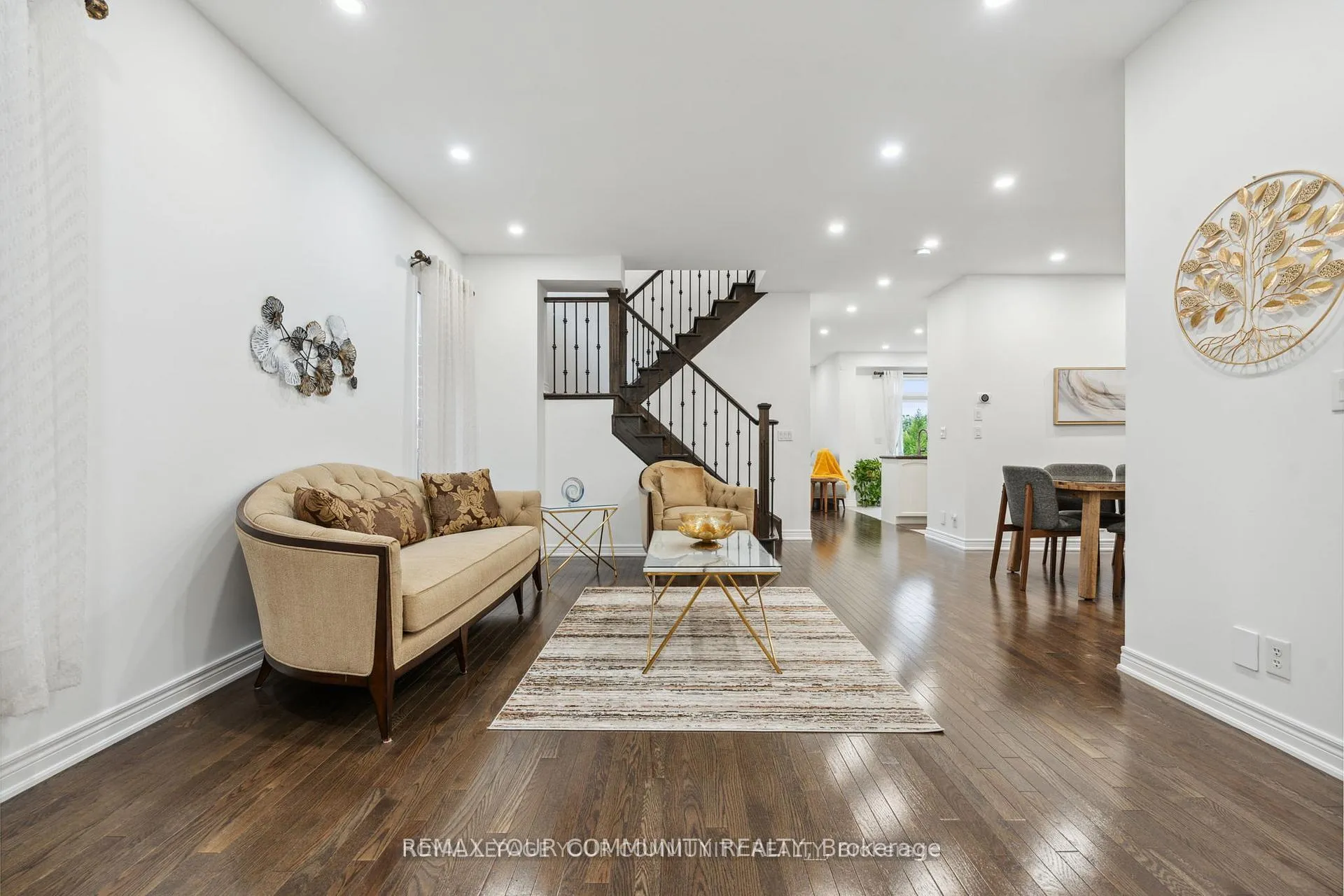 Photo 8 of 26 Ivy Jay Crescent, Aurora, Bayview Northeast — HOMEH
