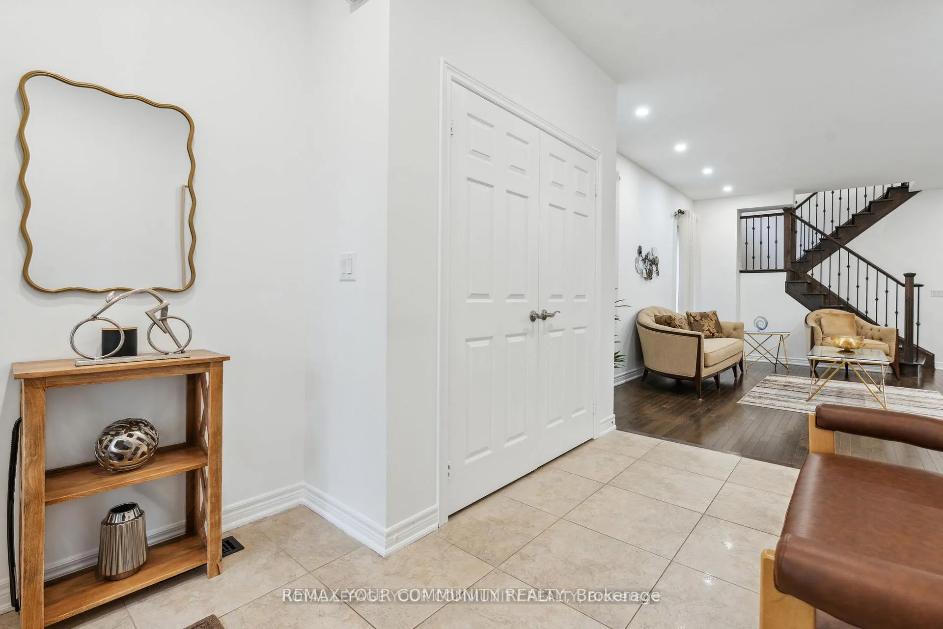 Photo 9 of 26 Ivy Jay Crescent, Aurora, Bayview Northeast — HOMEH