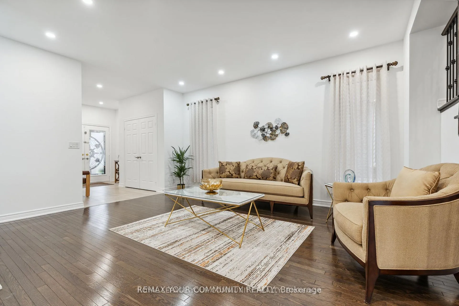 Photo 10 of 26 Ivy Jay Crescent, Aurora, Bayview Northeast — HOMEH