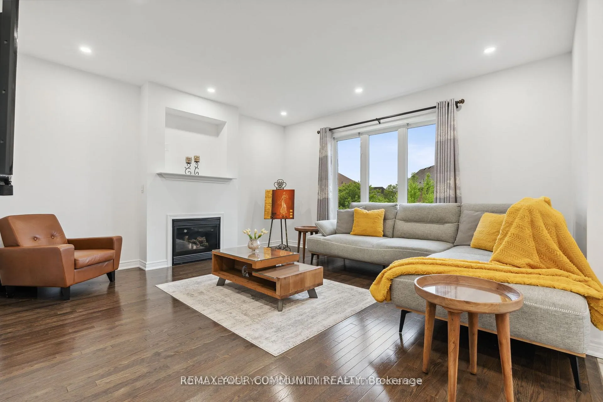 Photo 16 of 26 Ivy Jay Crescent, Aurora, Bayview Northeast — HOMEH