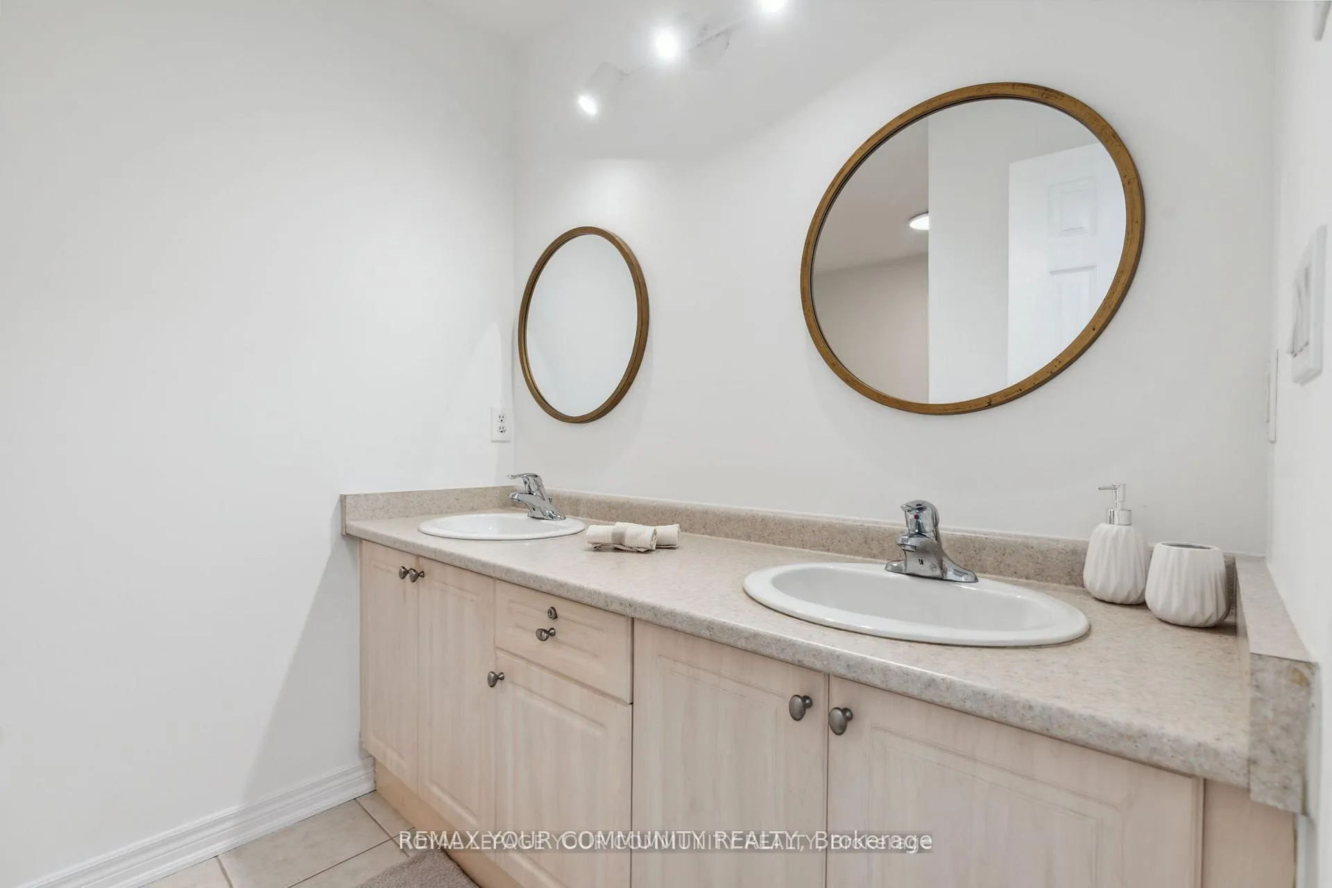 Photo 27 of 26 Ivy Jay Crescent, Aurora, Bayview Northeast — HOMEH