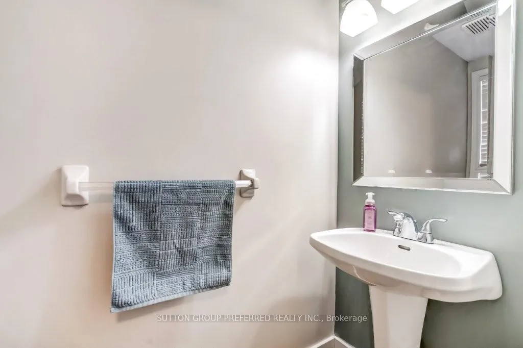 Photo 5 of Unit 12, 1015 Farnham Road, London, South M — HOMEH