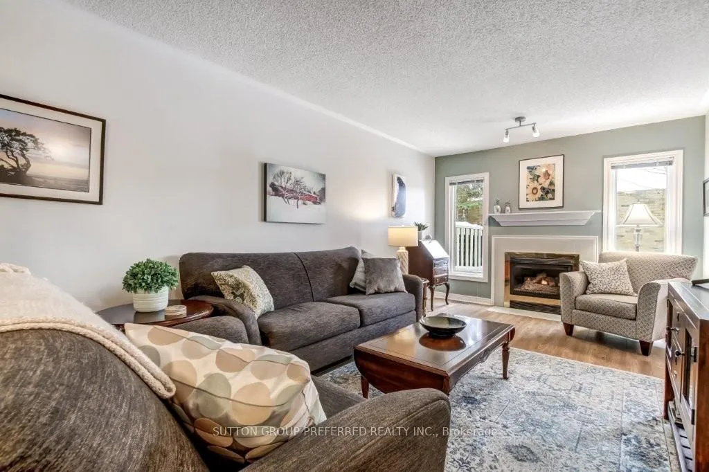 Photo 6 of Unit 12, 1015 Farnham Road, London, South M — HOMEH