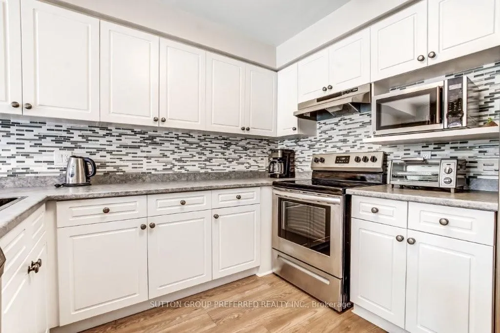 Photo 13 of Unit 12, 1015 Farnham Road, London, South M — HOMEH