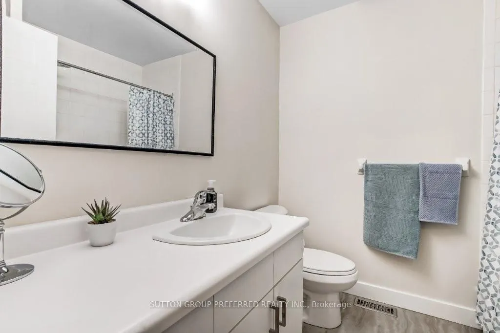 Photo 16 of Unit 12, 1015 Farnham Road, London, South M — HOMEH
