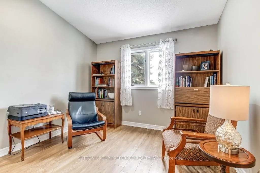 Photo 19 of Unit 12, 1015 Farnham Road, London, South M — HOMEH