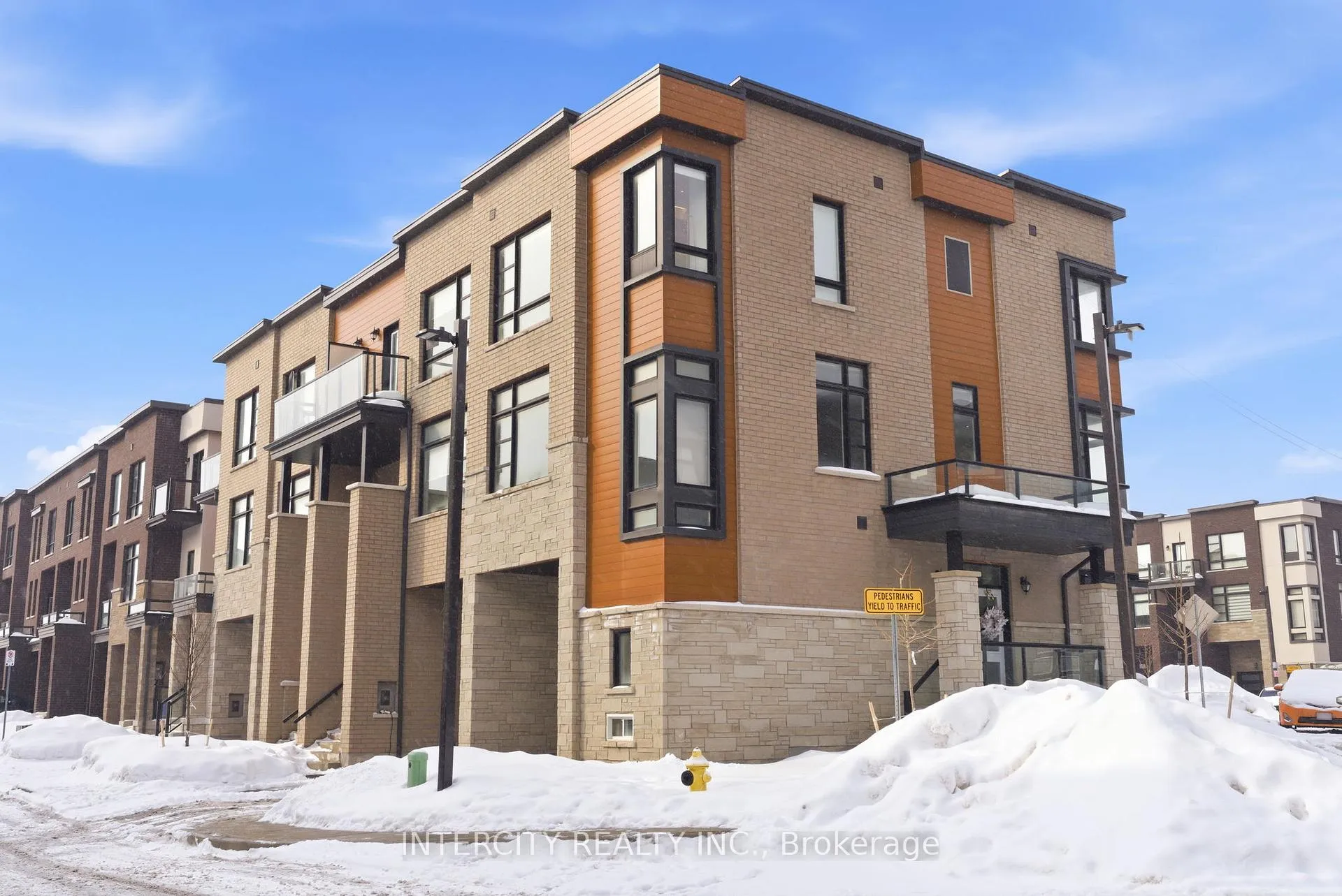 Photo 2 of 12 Quilico Road, Vaughan, Elder Mills — HOMEH