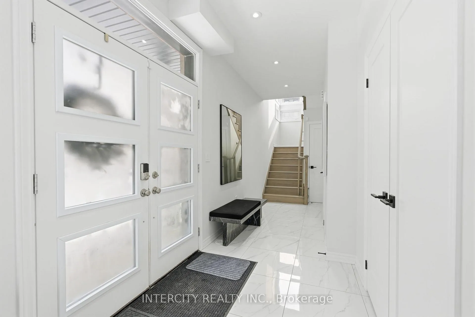 Photo 3 of 12 Quilico Road, Vaughan, Elder Mills — HOMEH