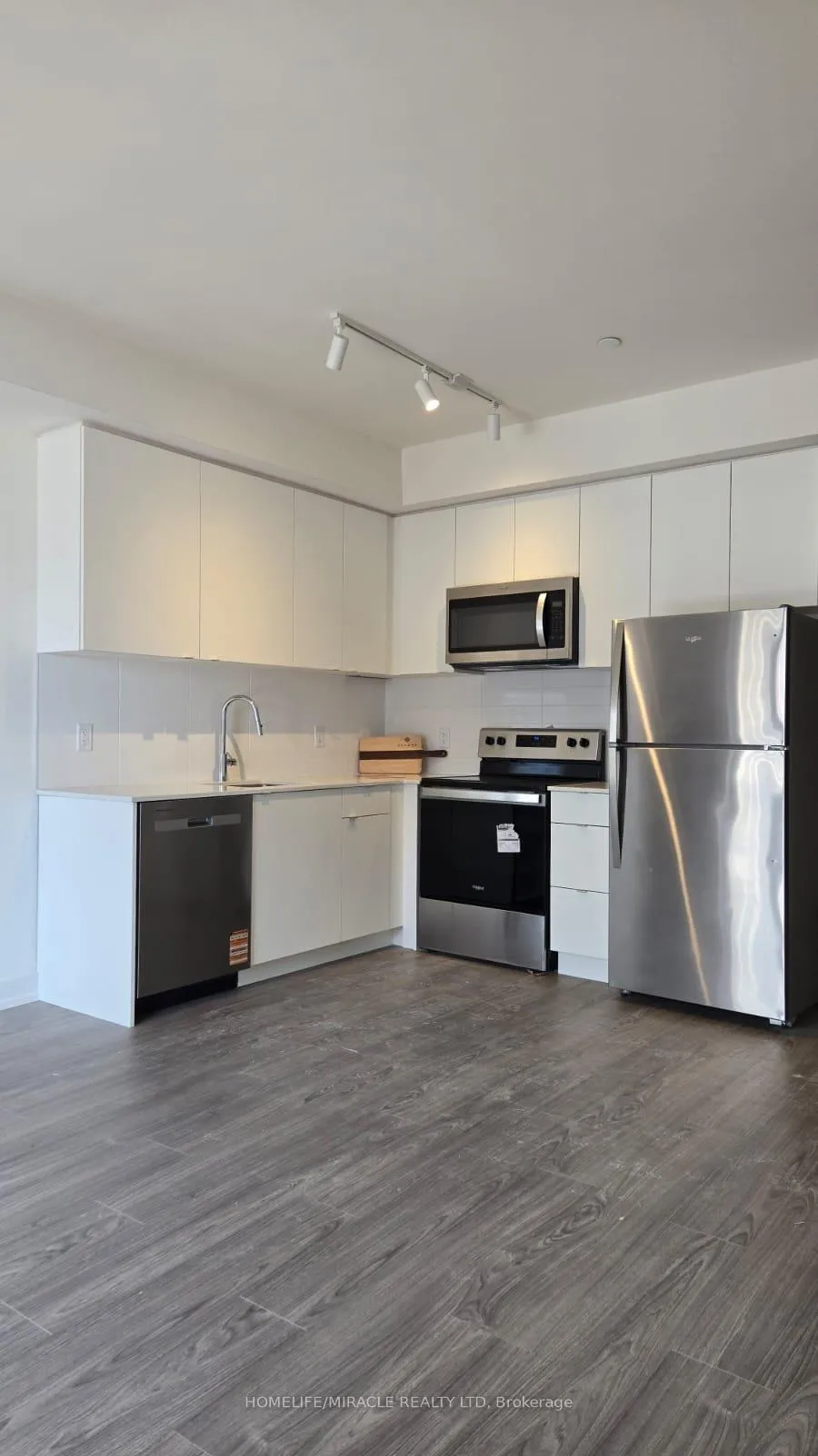 Photo 3 of Unit 312C, 16 Melbourne Avenue, St. Catharines, E. Chester — HOMEH