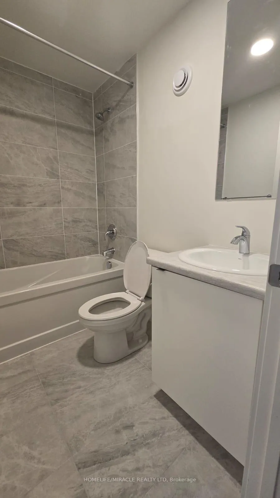 Photo 9 of Unit 312C, 16 Melbourne Avenue, St. Catharines, E. Chester — HOMEH