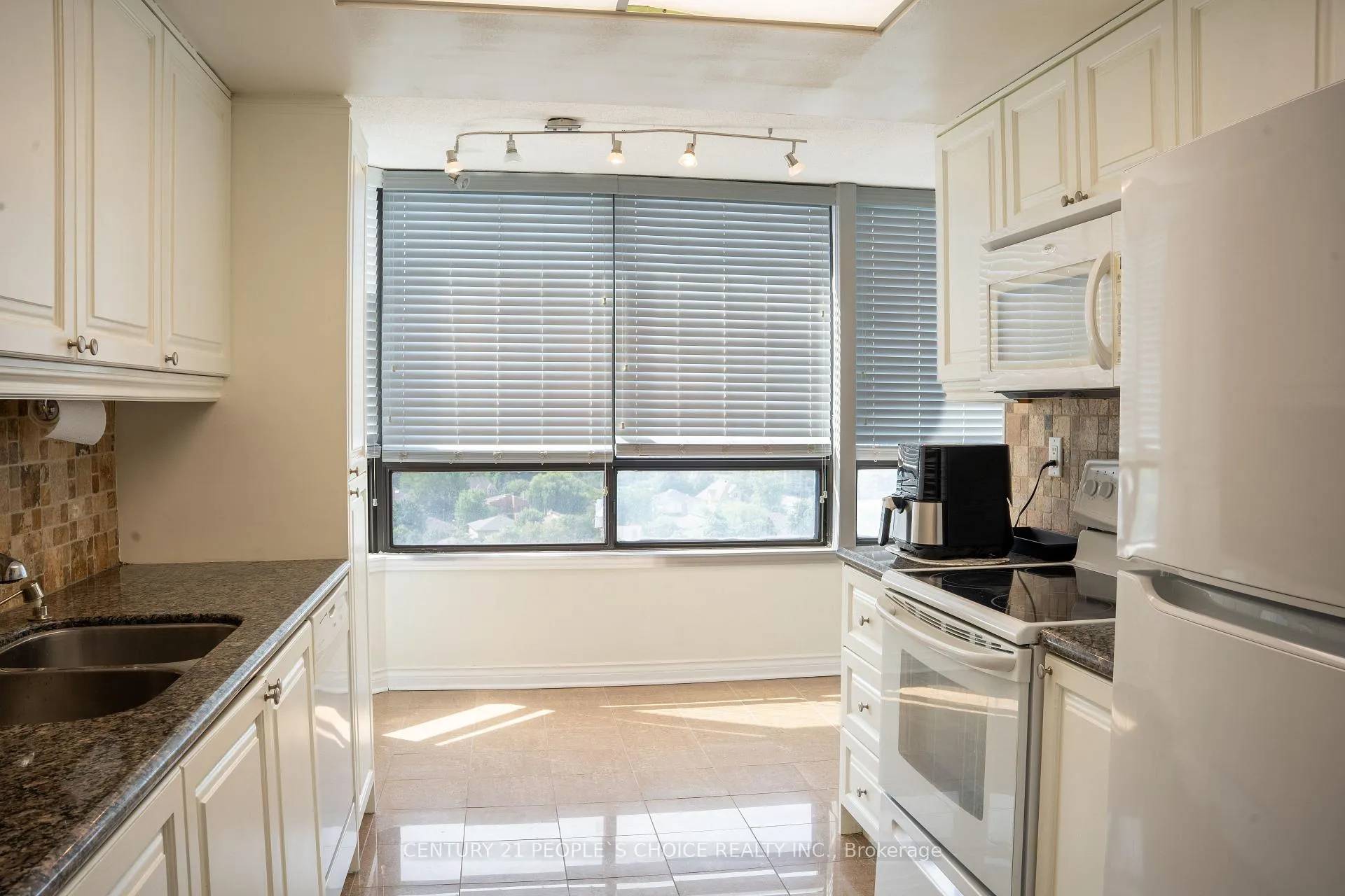 Photo 16 of Unit 1105, 7601 Bathurst Street, Vaughan, Crestwood-Springfarm-Yorkhill — HOMEH