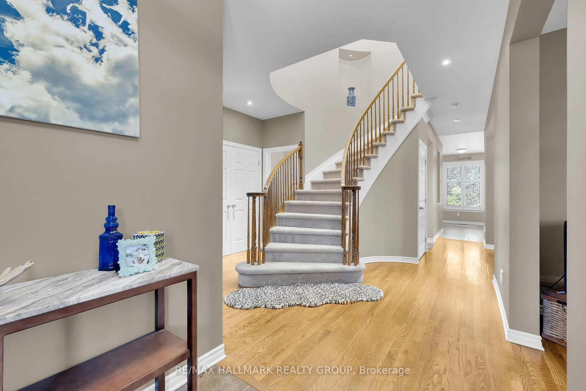 Photo 2 of 10 Friendly Crescent, Ottawa, Stittsville (South) — HOMEH