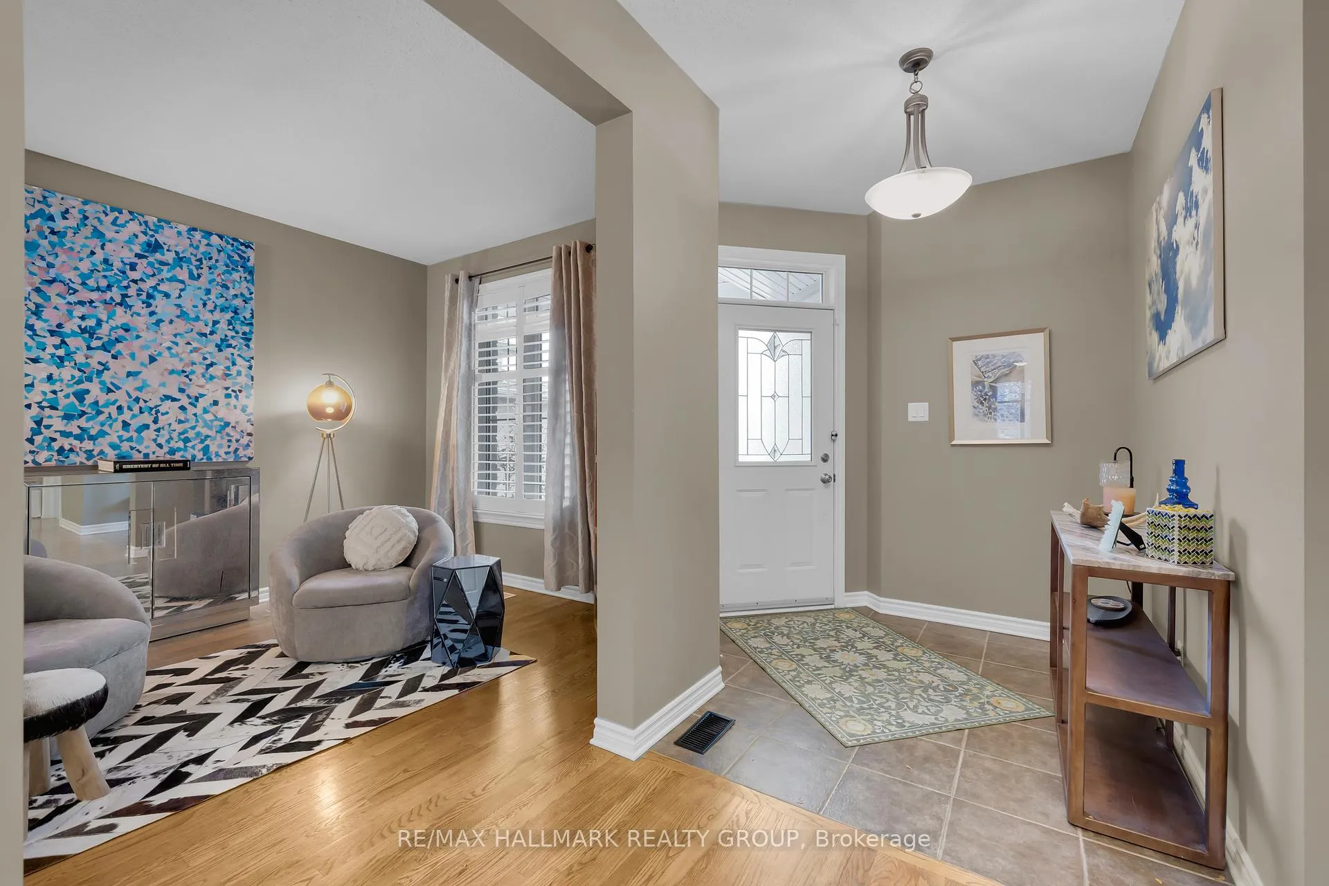 Photo 3 of 10 Friendly Crescent, Ottawa, Stittsville (South) — HOMEH