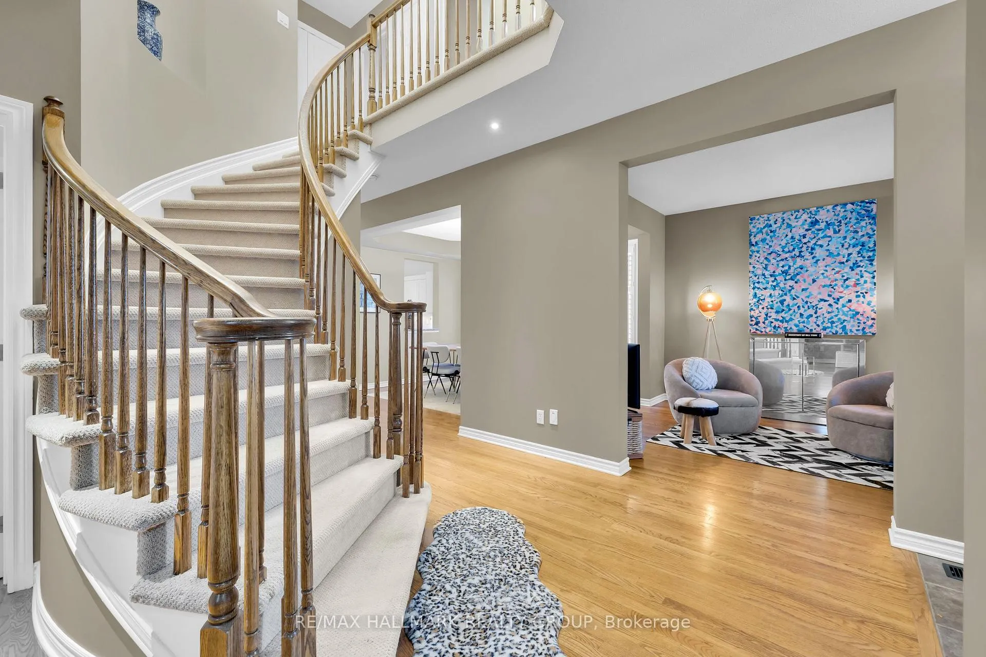 Photo 4 of 10 Friendly Crescent, Ottawa, Stittsville (South) — HOMEH