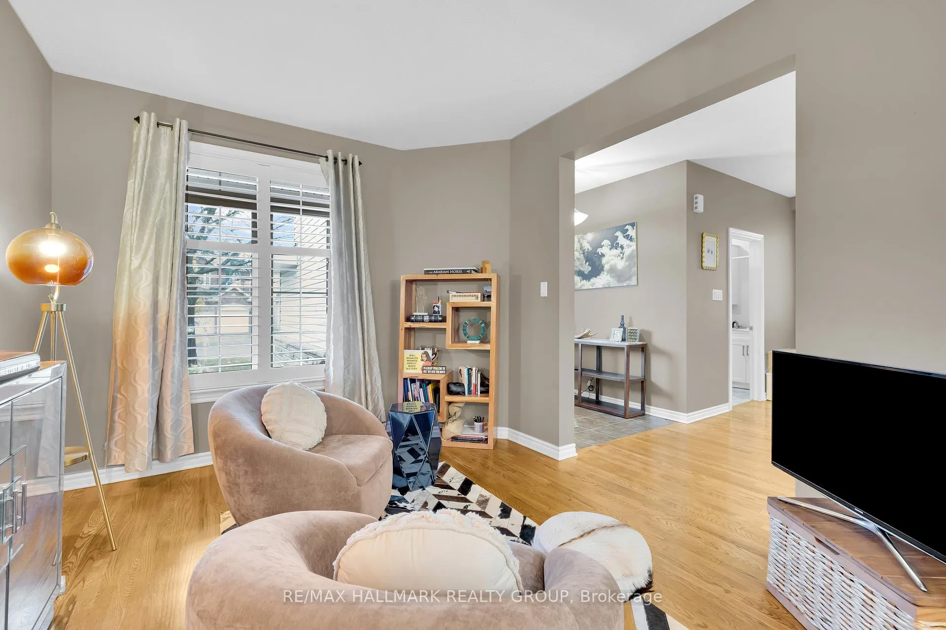 Photo 5 of 10 Friendly Crescent, Ottawa, Stittsville (South) — HOMEH