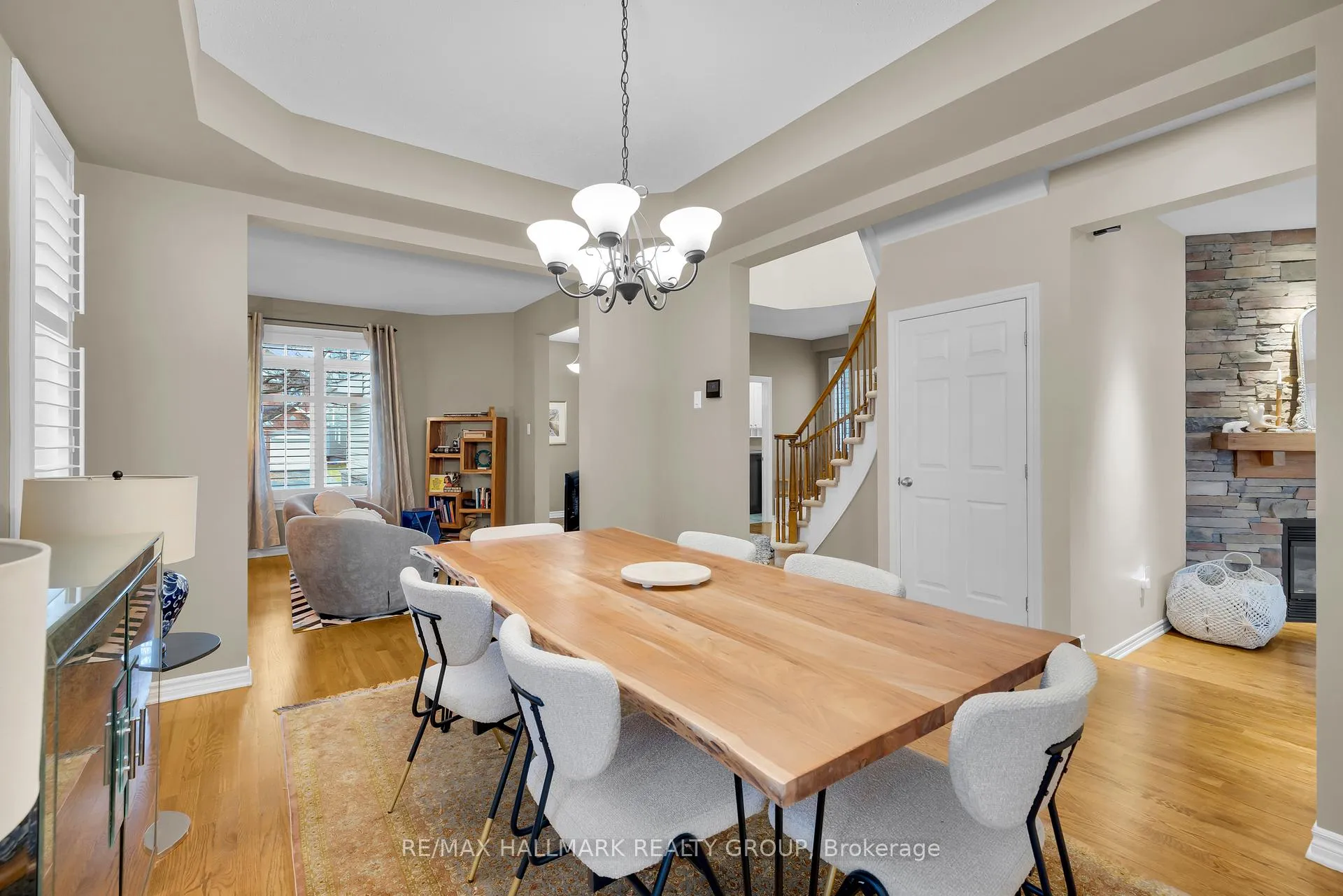 Photo 8 of 10 Friendly Crescent, Ottawa, Stittsville (South) — HOMEH