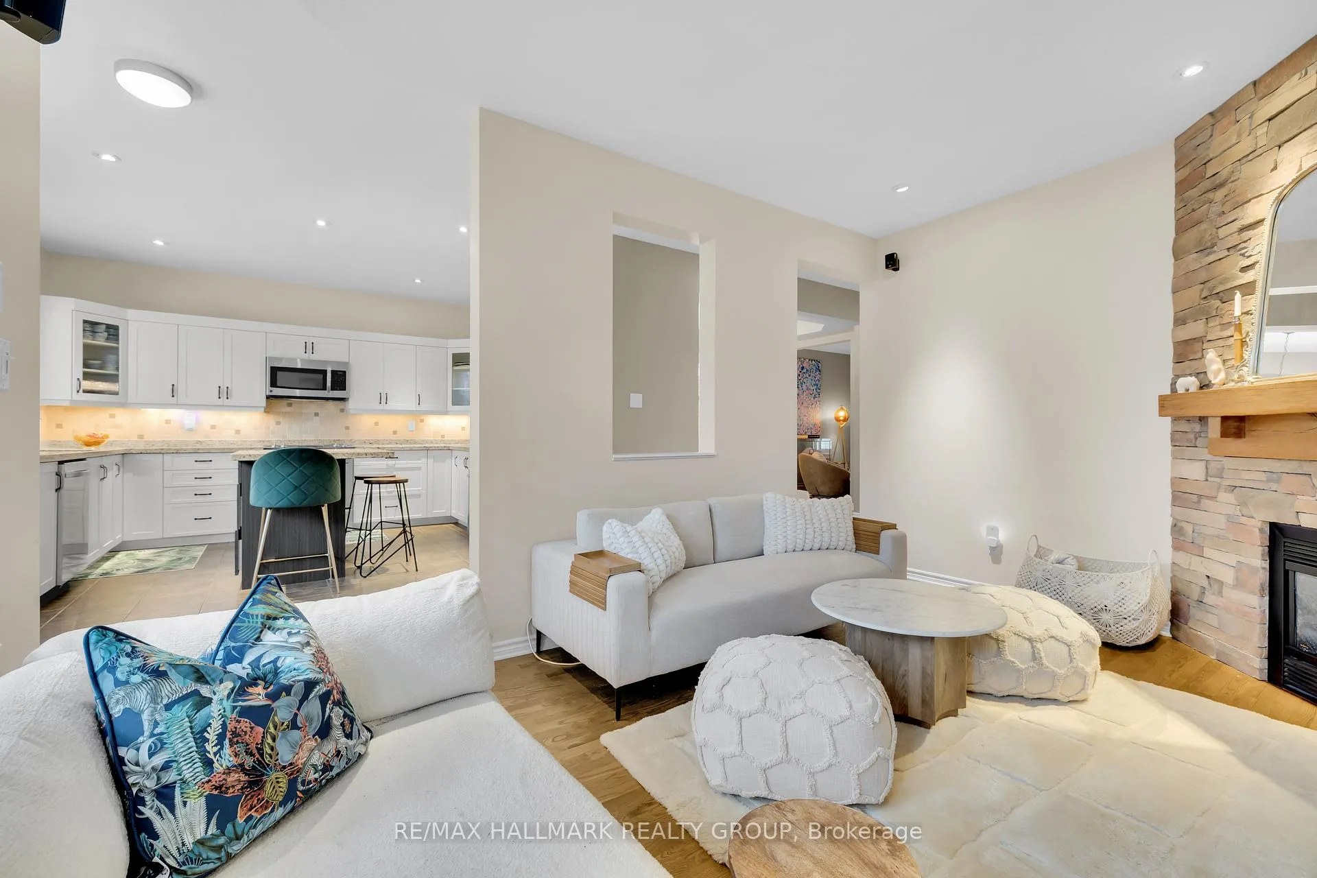 Photo 10 of 10 Friendly Crescent, Ottawa, Stittsville (South) — HOMEH