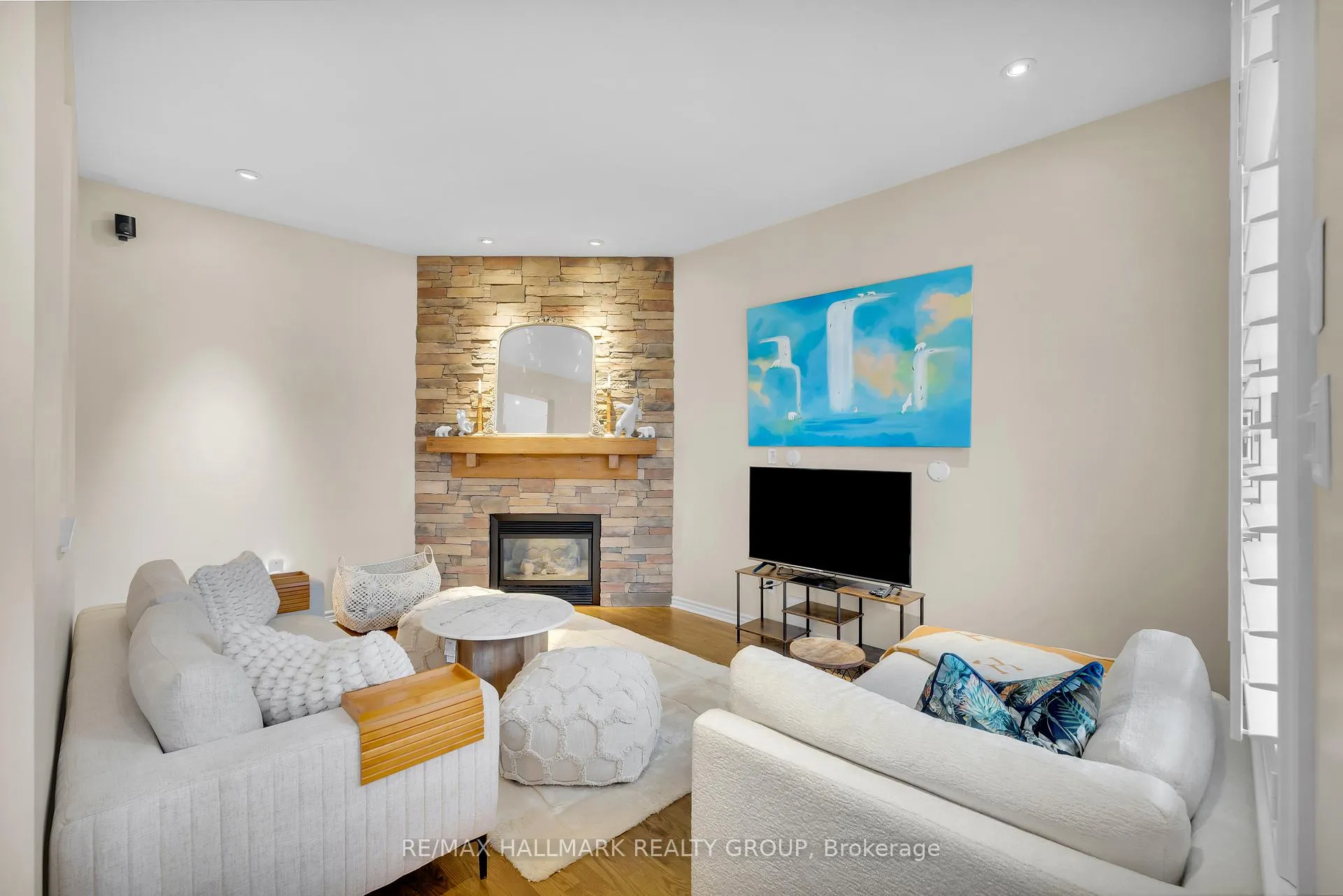 Photo 13 of 10 Friendly Crescent, Ottawa, Stittsville (South) — HOMEH