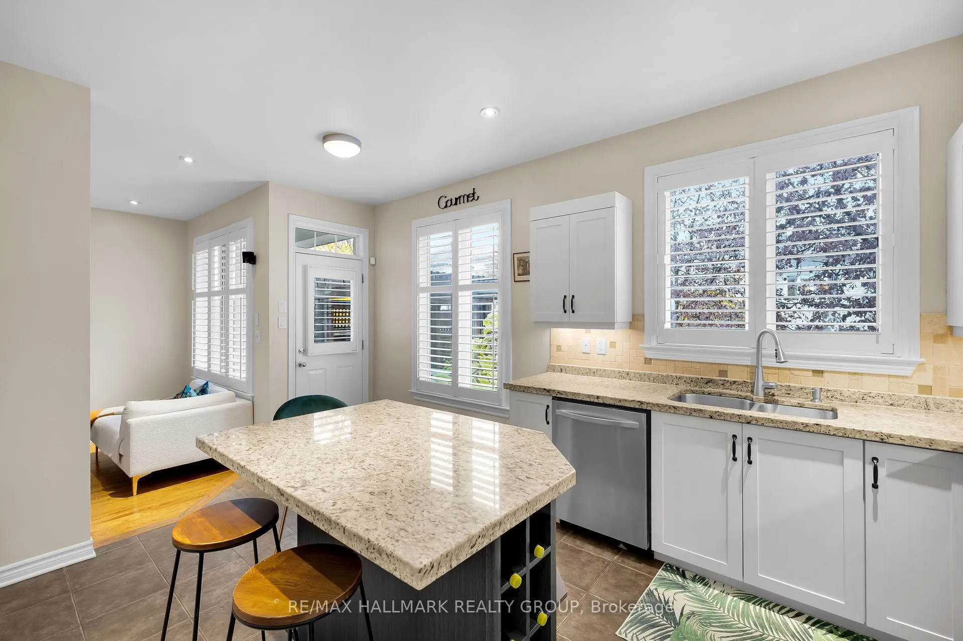 Photo 15 of 10 Friendly Crescent, Ottawa, Stittsville (South) — HOMEH