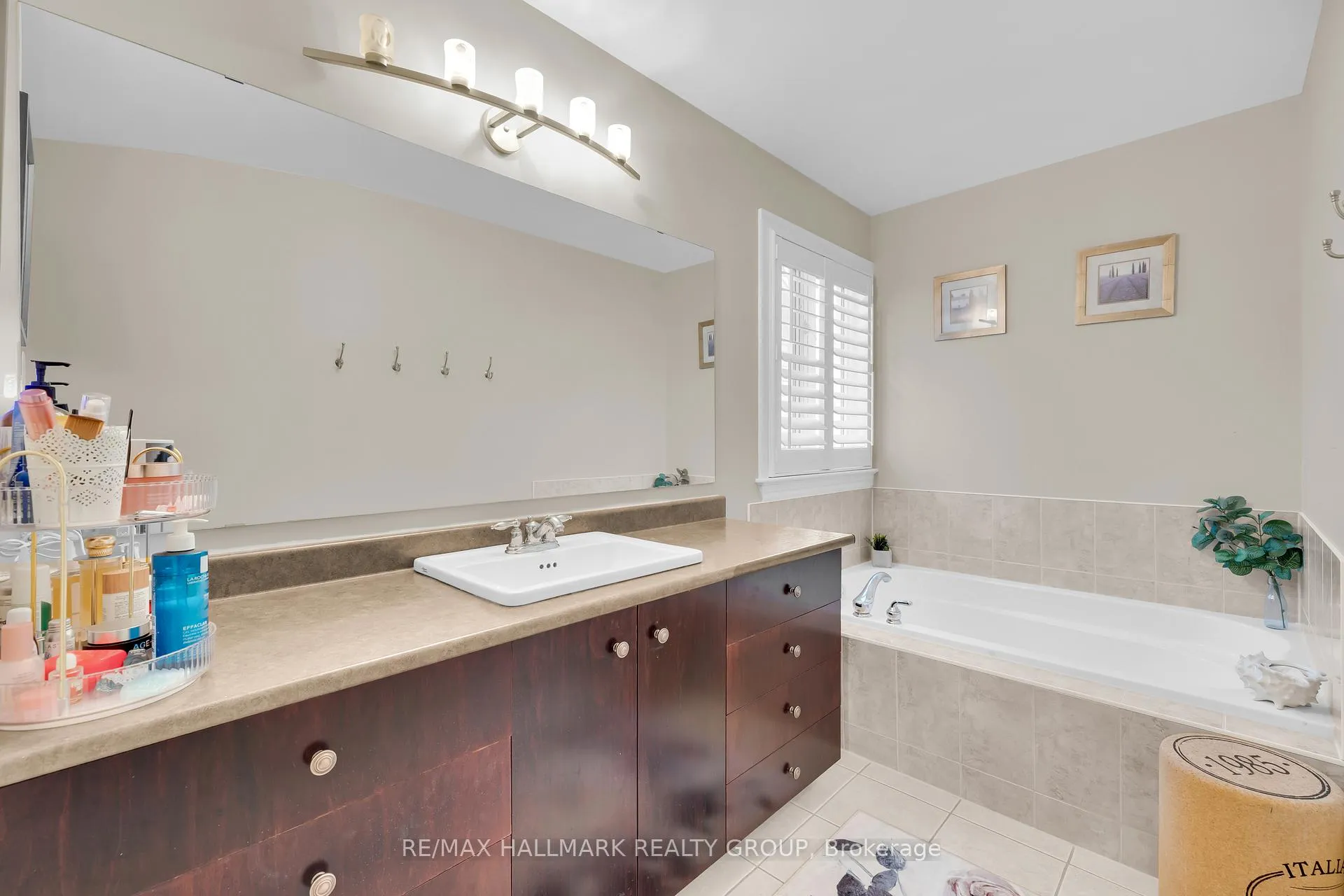 Photo 31 of 10 Friendly Crescent, Ottawa, Stittsville (South) — HOMEH