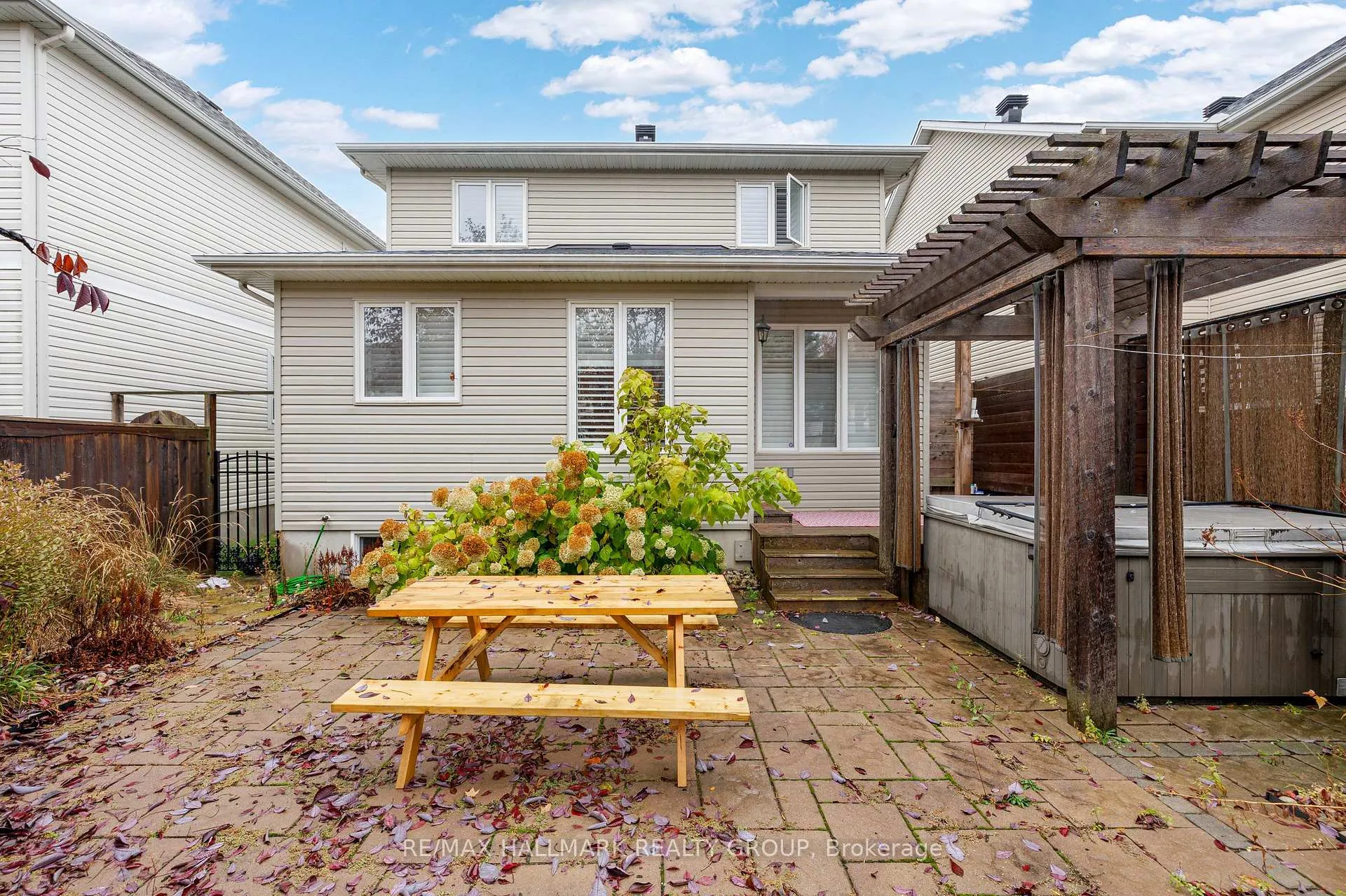 Photo 32 of 10 Friendly Crescent, Ottawa, Stittsville (South) — HOMEH