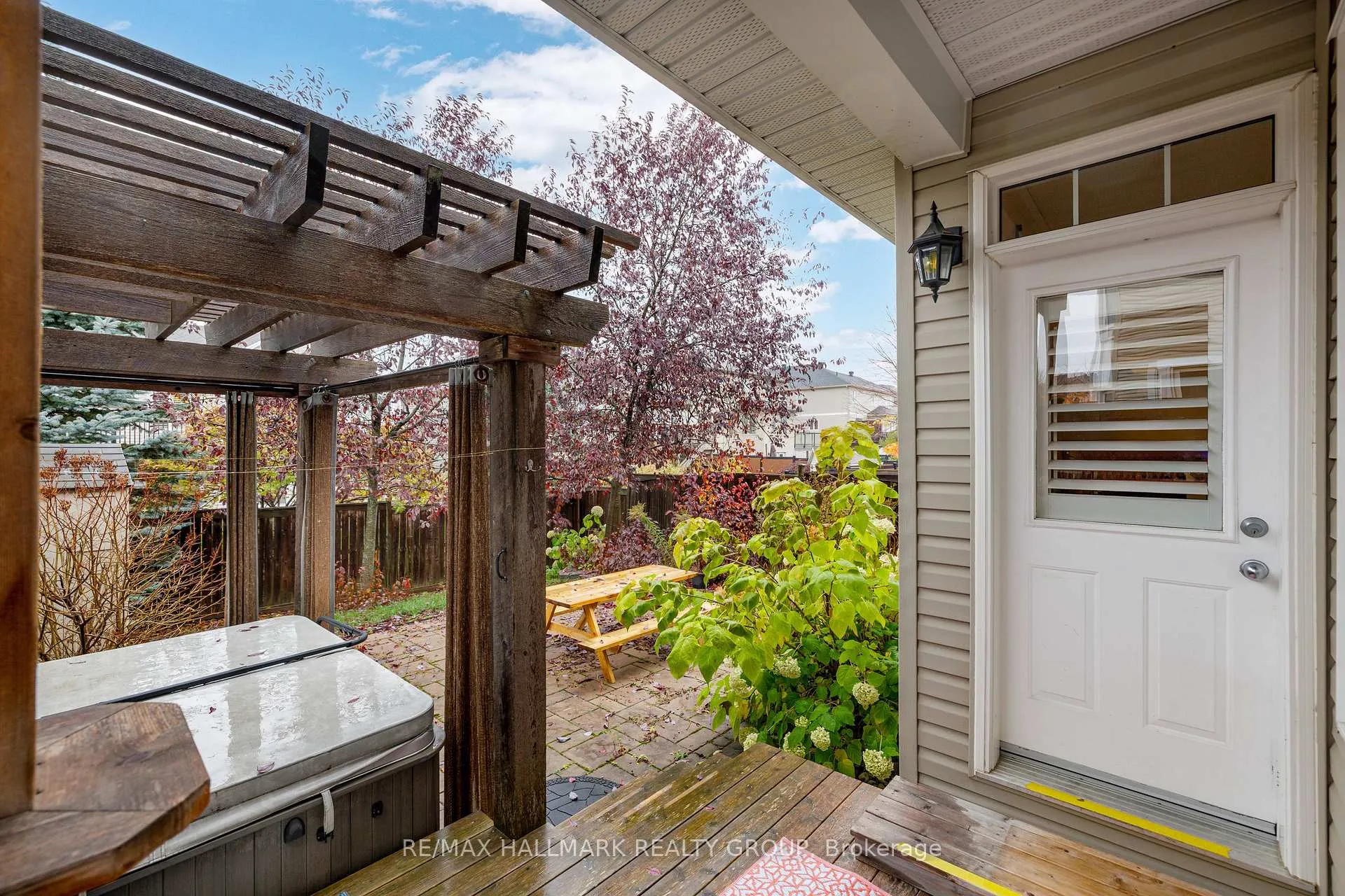 Photo 34 of 10 Friendly Crescent, Ottawa, Stittsville (South) — HOMEH