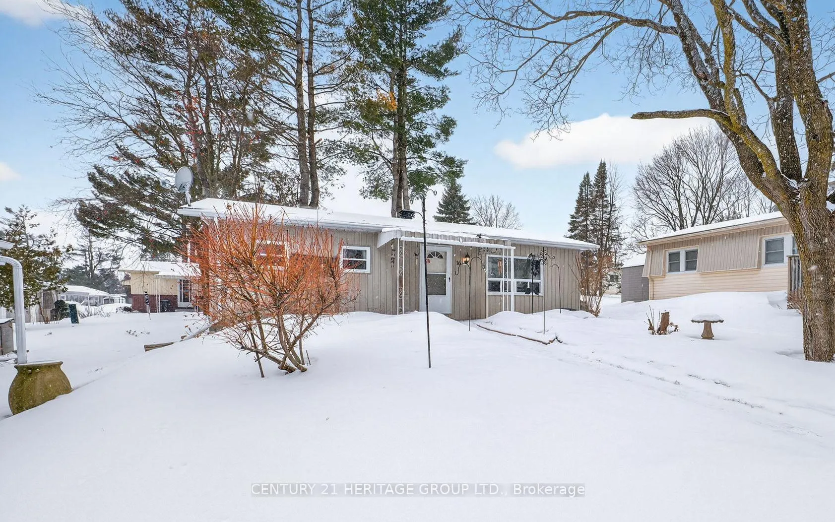 Photo 1 of 16 Mimosa Crescent, Innisfil, Rural Innisfil — HOMEH