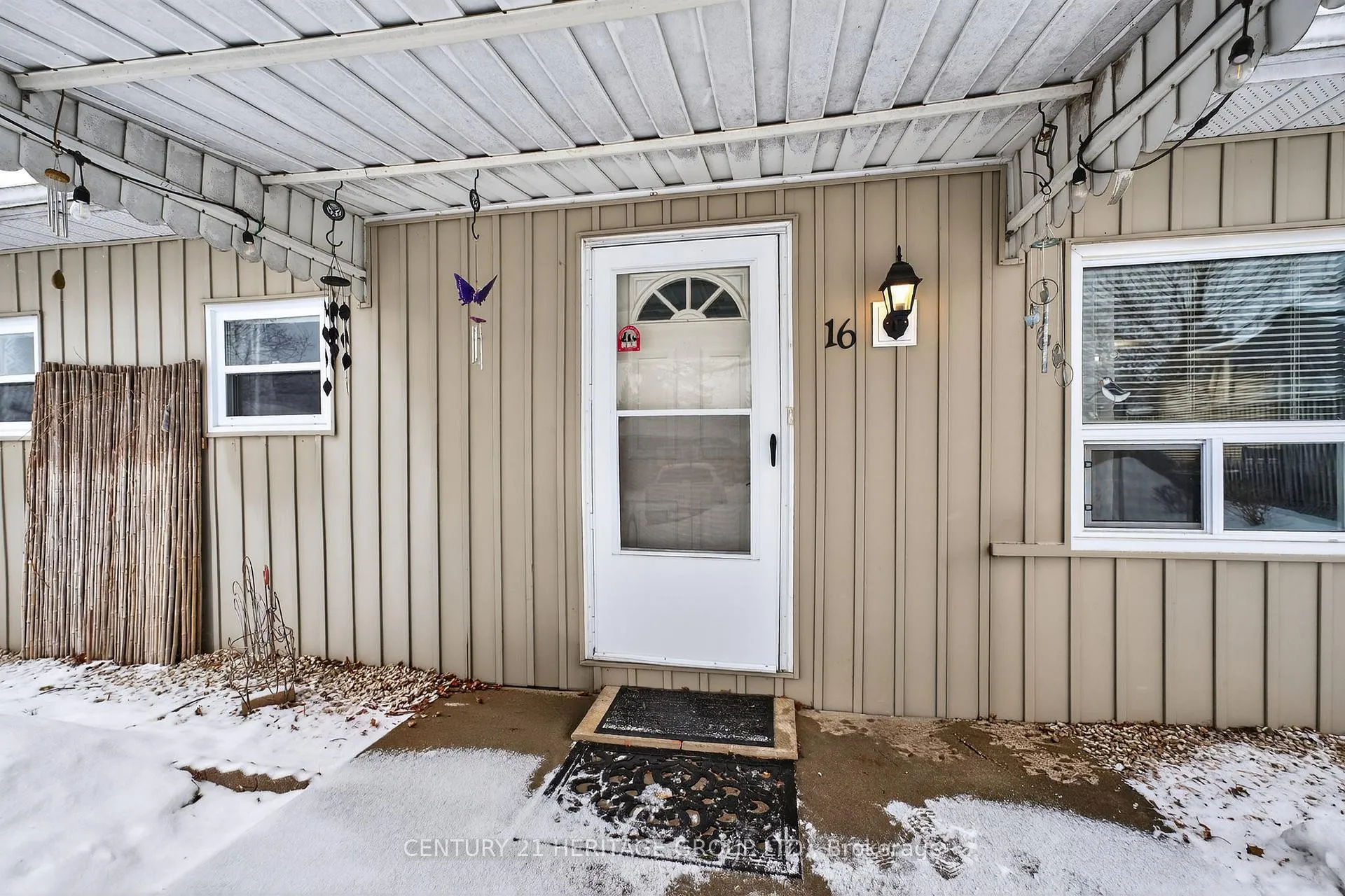 Photo 4 of 16 Mimosa Crescent, Innisfil, Rural Innisfil — HOMEH