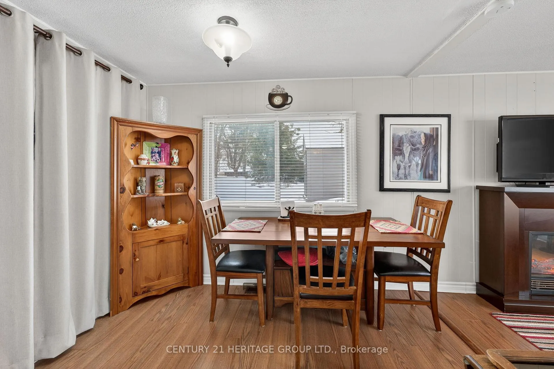 Photo 11 of 16 Mimosa Crescent, Innisfil, Rural Innisfil — HOMEH