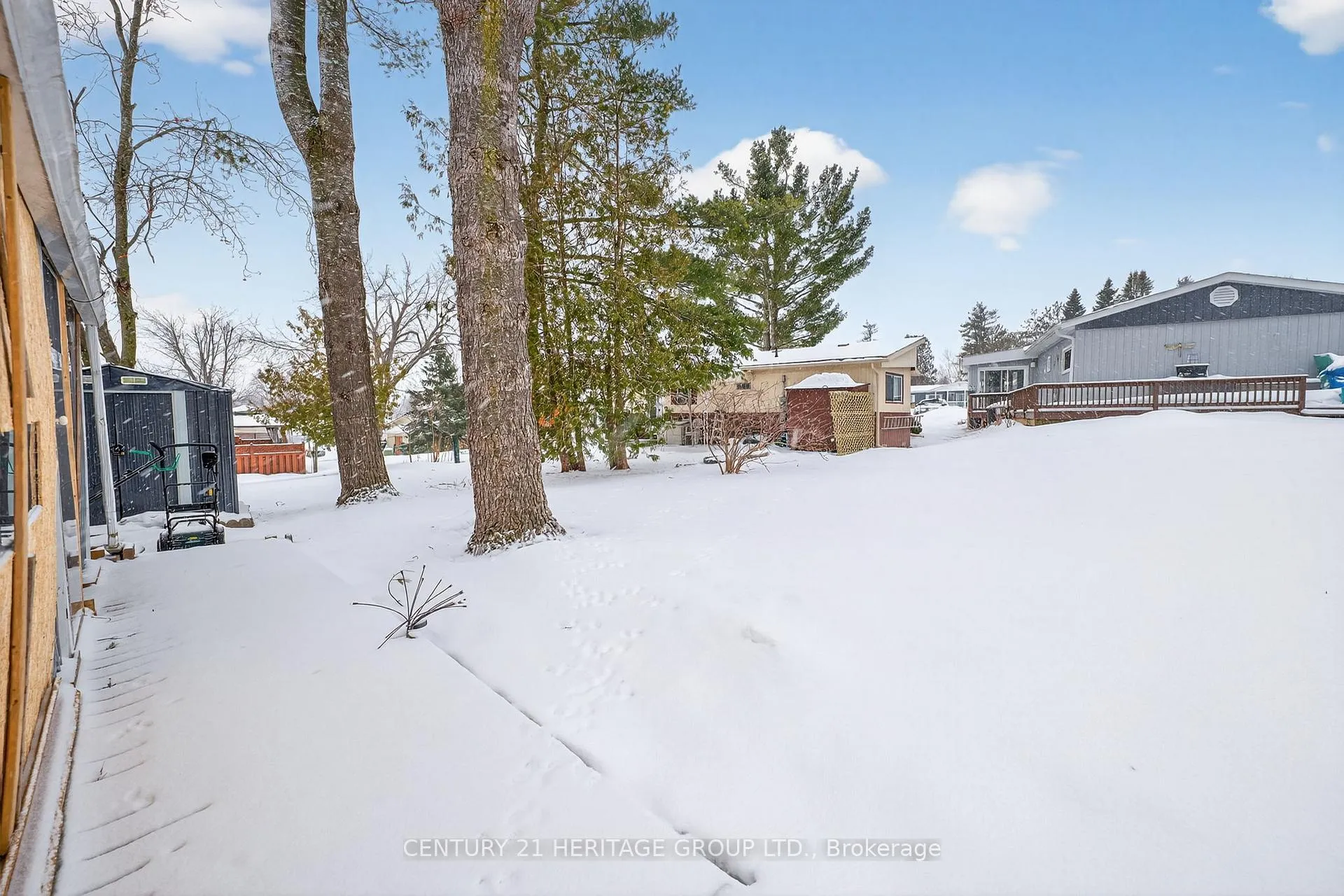 Photo 24 of 16 Mimosa Crescent, Innisfil, Rural Innisfil — HOMEH